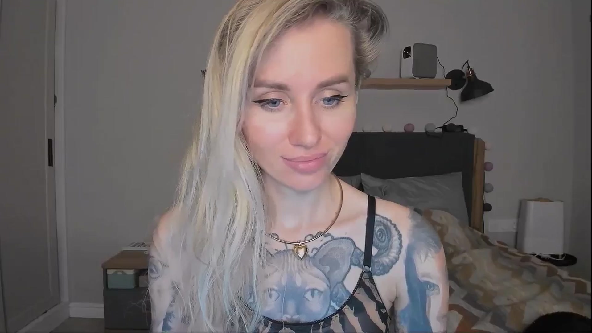 Gallery image thumbnail from Alexa_Smithhh's myfreecams stream on, 09/13/2024, 19:43 image 14 of 20