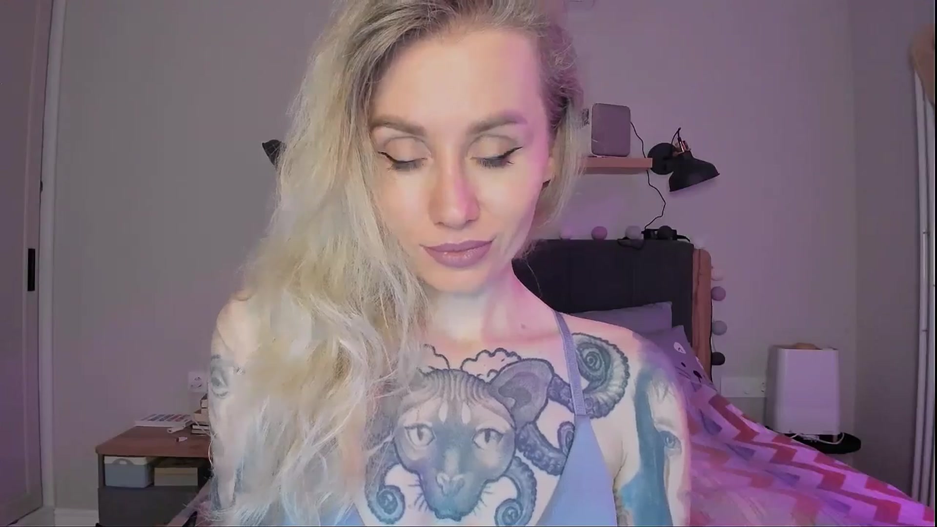 Gallery image thumbnail from Alexa_Smithhh's myfreecams stream on, 09/15/2024, 19:08 image 19 of 20
