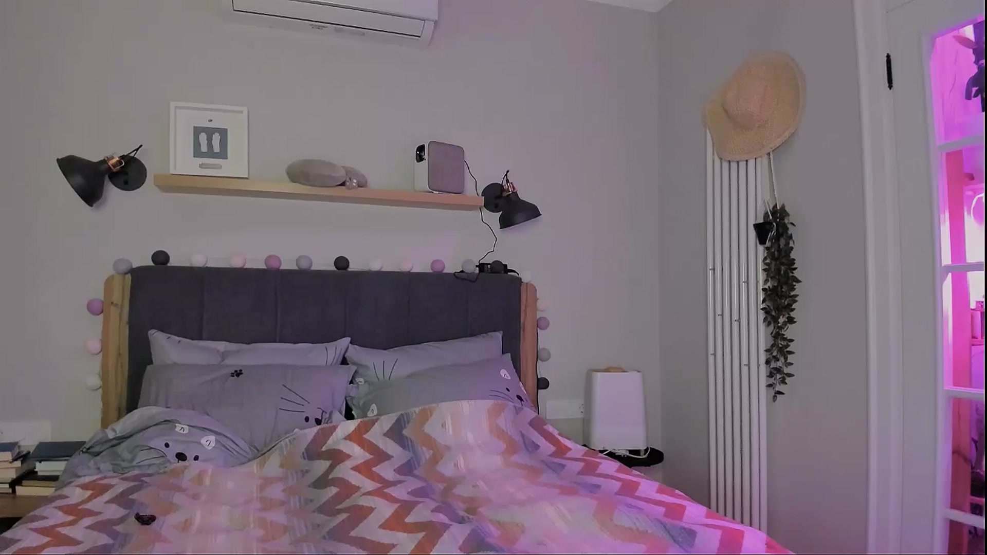 Gallery image thumbnail from Alexa_Smithhh's myfreecams stream on, 09/15/2024, 21:16 image 14 of 20