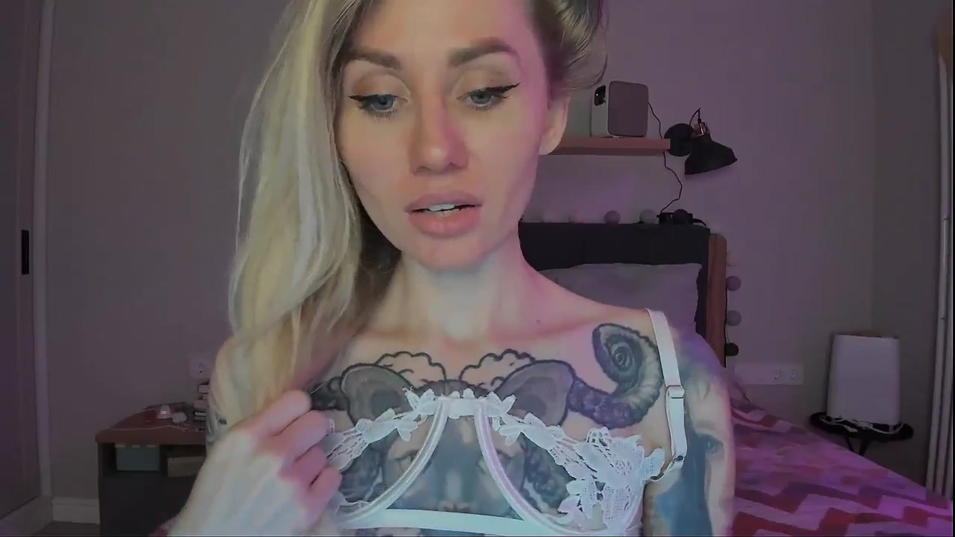 Gallery image thumbnail from Alexa_Smithhh's myfreecams stream on, 09/20/2024, 20:00 image 12 of 20