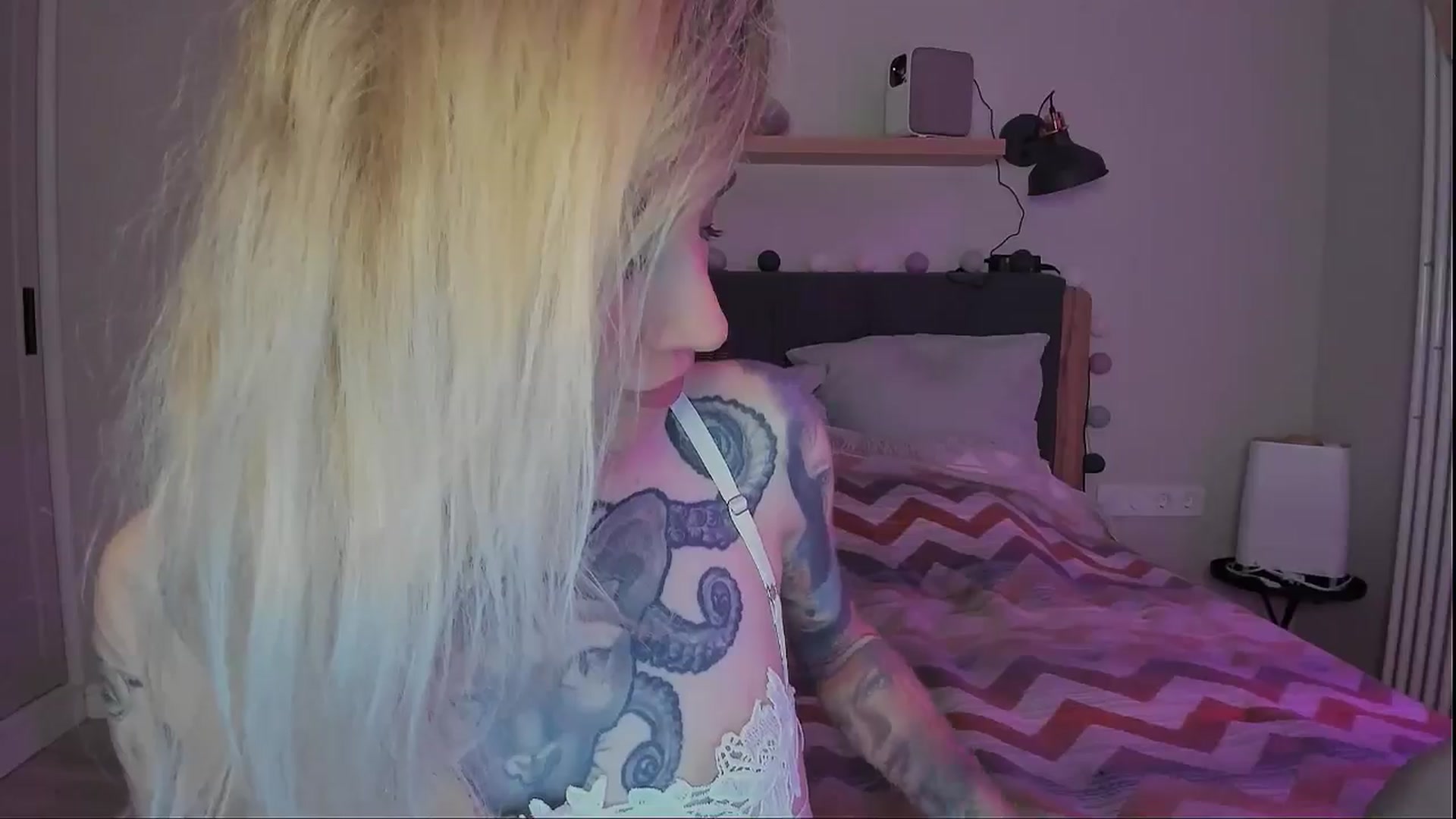 Gallery image thumbnail from Alexa_Smithhh's myfreecams stream on, 09/20/2024, 20:00 image 3 of 20