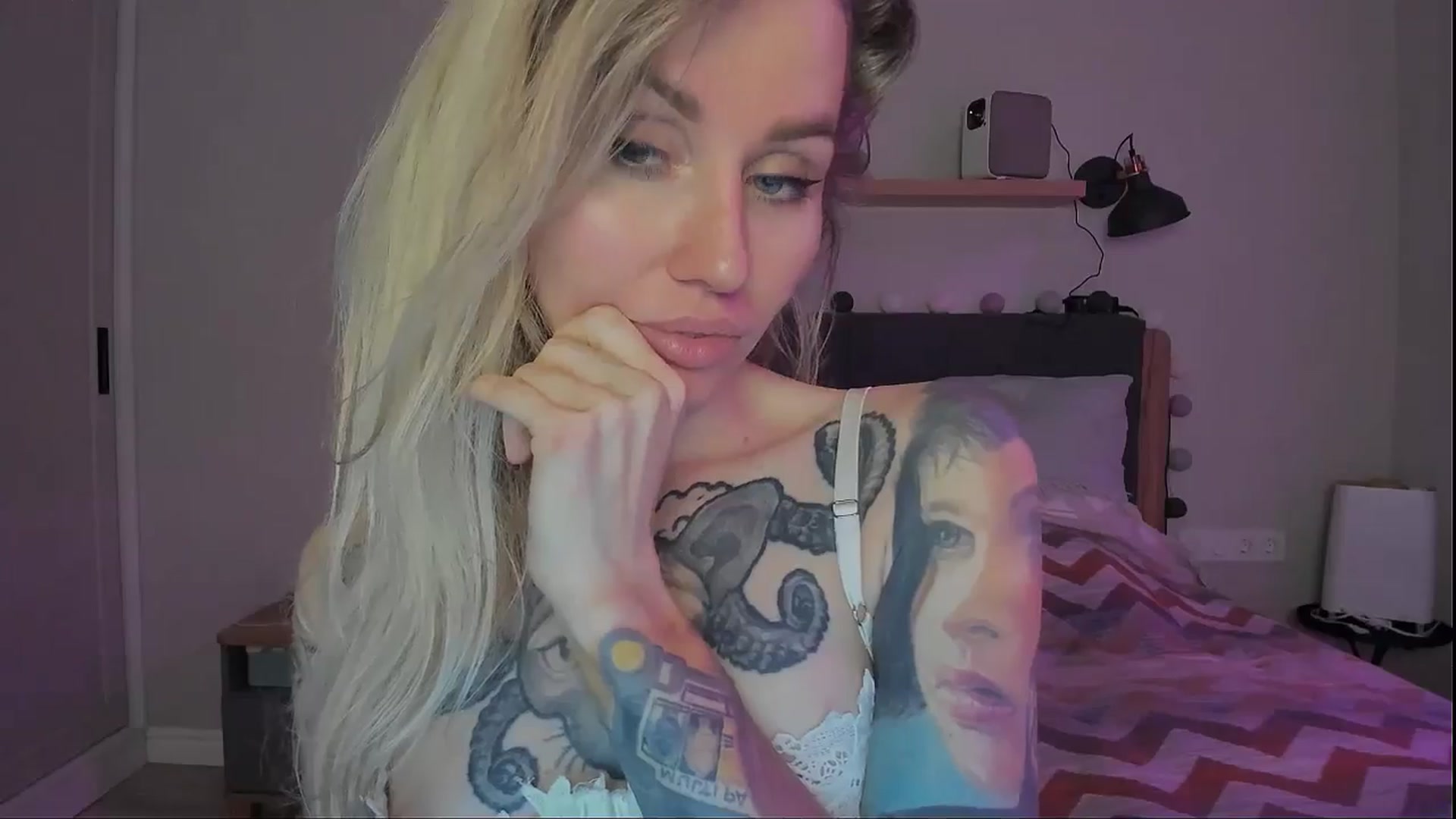 Gallery image thumbnail from Alexa_Smithhh's myfreecams stream on, 09/20/2024, 21:40 image 18 of 20