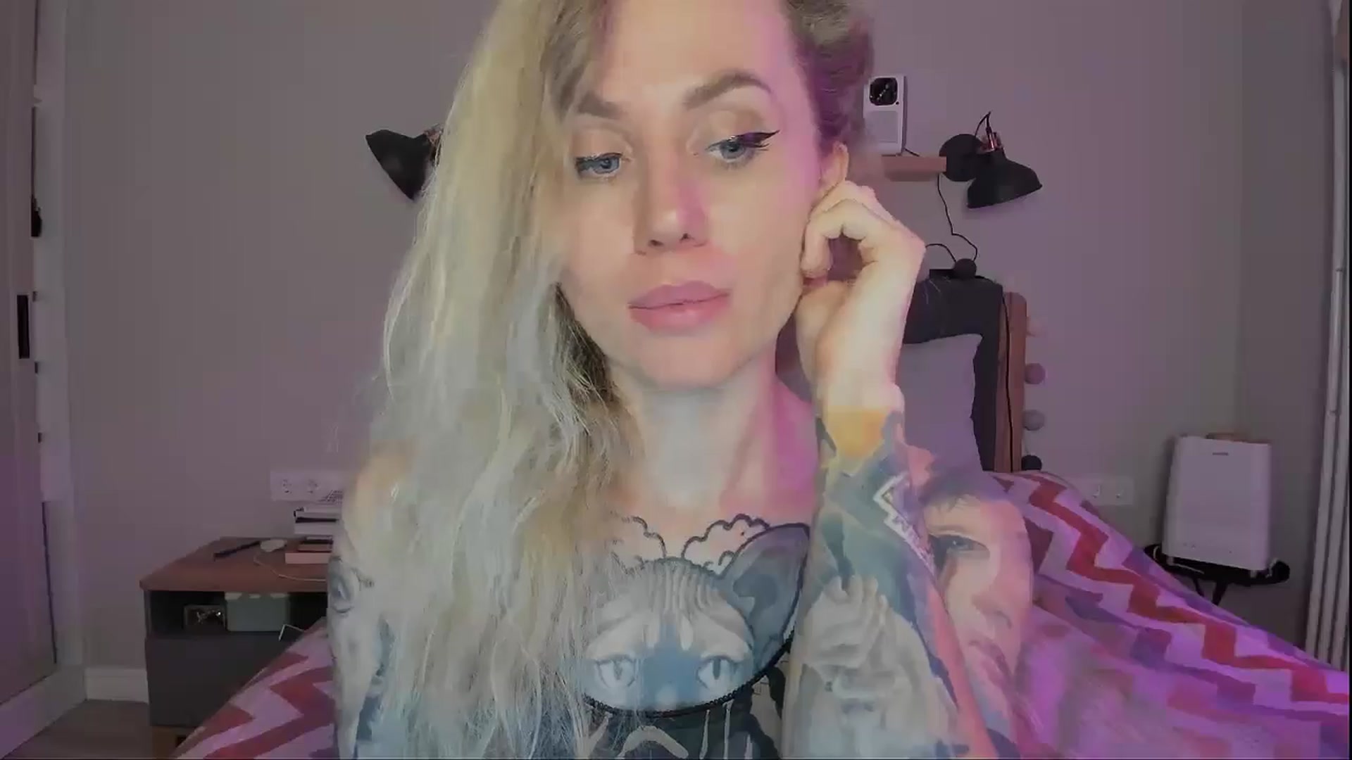 Gallery image thumbnail from Alexa_Smithhh's myfreecams stream on, 09/23/2024, 19:53 image 15 of 20