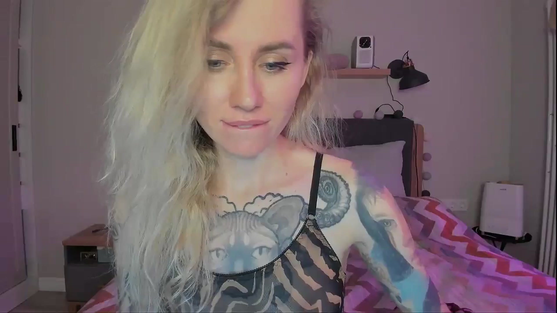 Gallery image thumbnail from Alexa_Smithhh's myfreecams stream on, 09/23/2024, 21:34 image 14 of 20