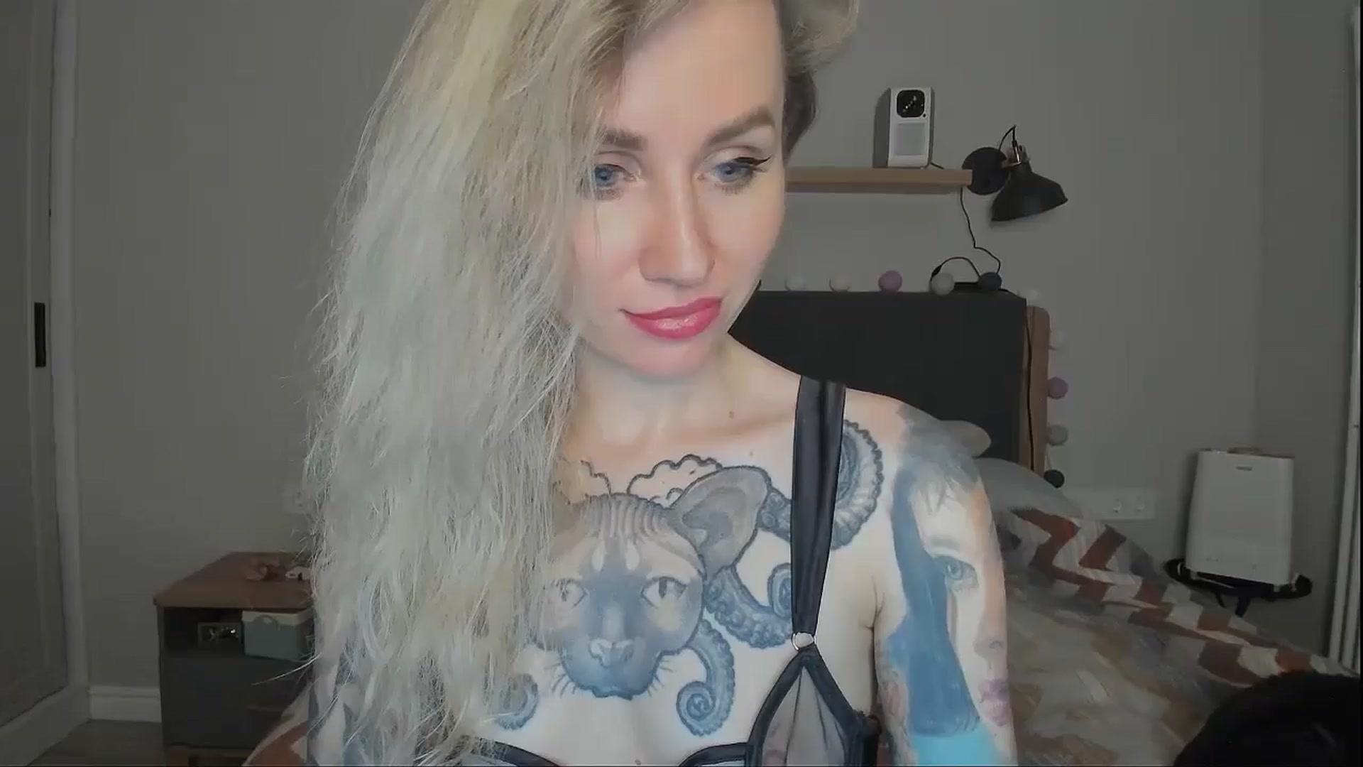 Gallery image thumbnail from Alexa_Smithhh's myfreecams stream on, 10/04/2024, 20:27 image 16 of 20