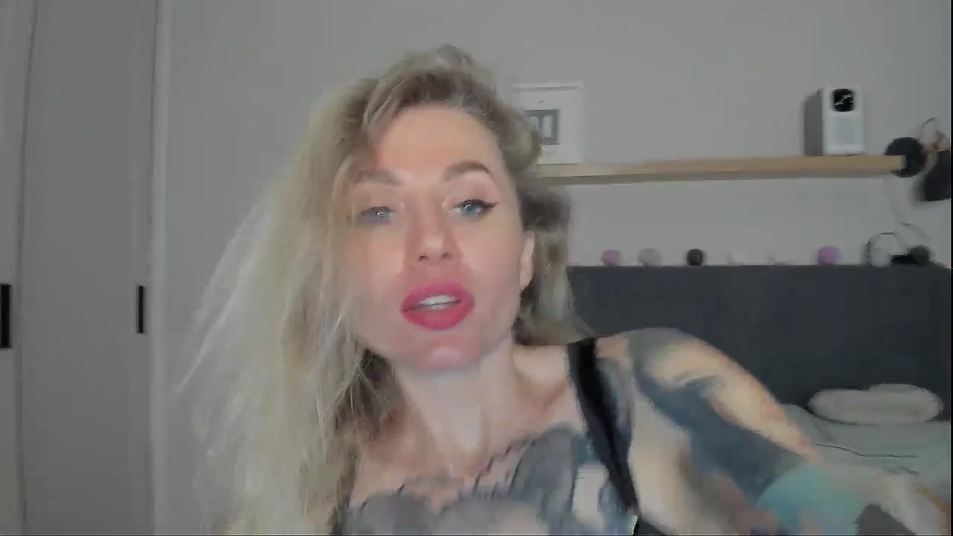 Gallery image thumbnail from Alexa_Smithhh's myfreecams stream on, 10/04/2024, 20:27 image 13 of 20