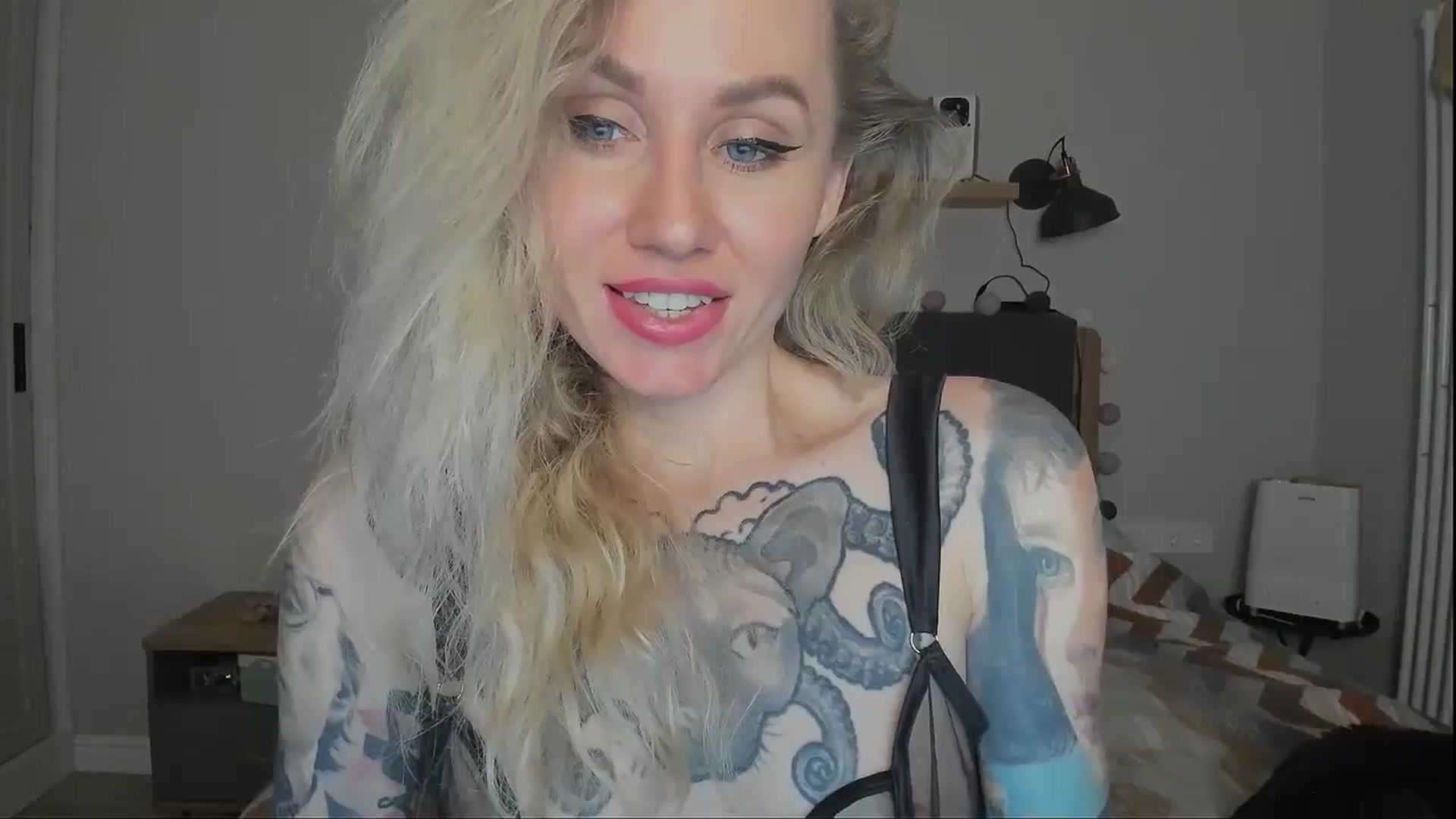 Gallery image thumbnail from Alexa_Smithhh's myfreecams stream on, 10/04/2024, 20:27 image 18 of 20
