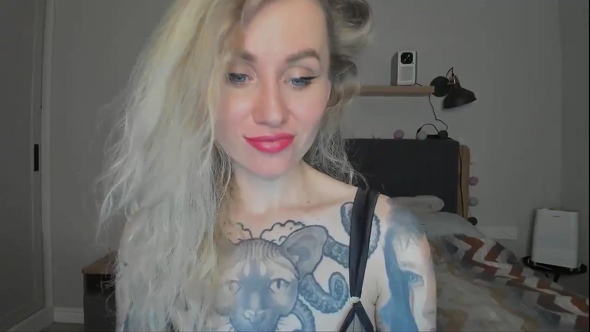 Gallery image thumbnail from Alexa_Smithhh's myfreecams stream on, 10/04/2024, 20:27 image 4 of 20