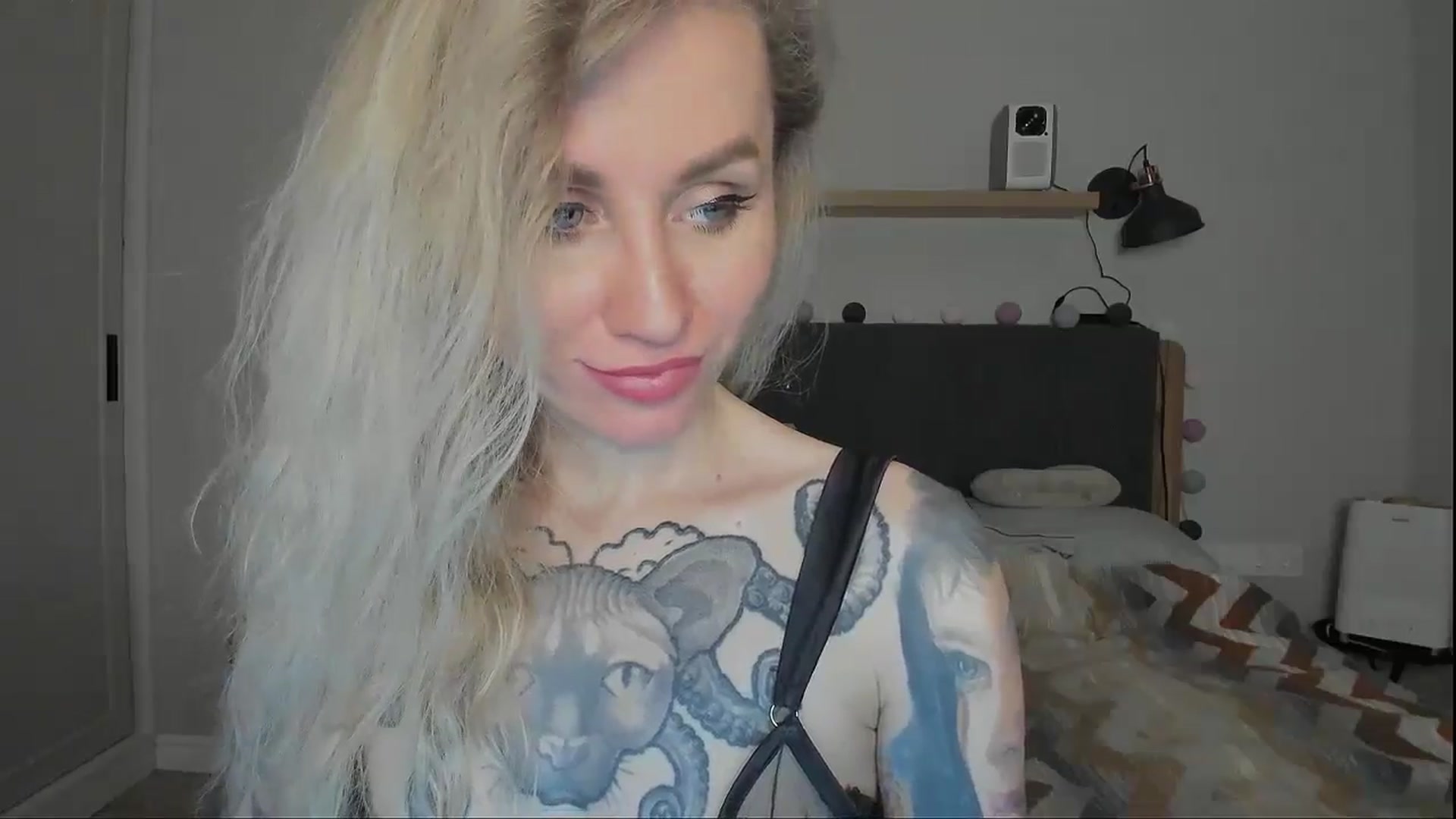 Gallery image thumbnail from Alexa_Smithhh's myfreecams stream on, 10/04/2024, 21:23 image 12 of 20