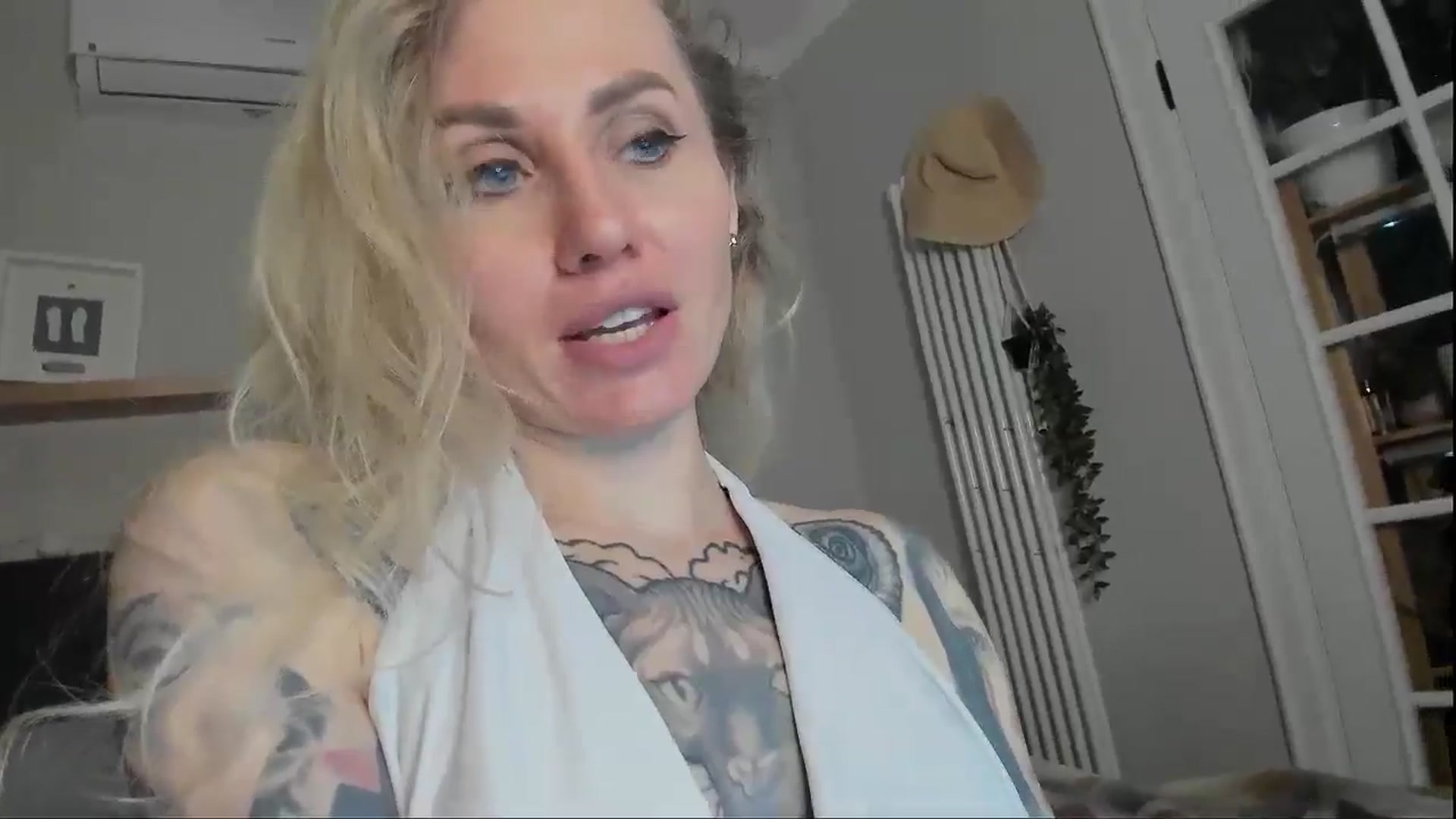 Gallery image thumbnail from Alexa_Smithhh's myfreecams stream on, 10/06/2024, 22:04 image 10 of 20