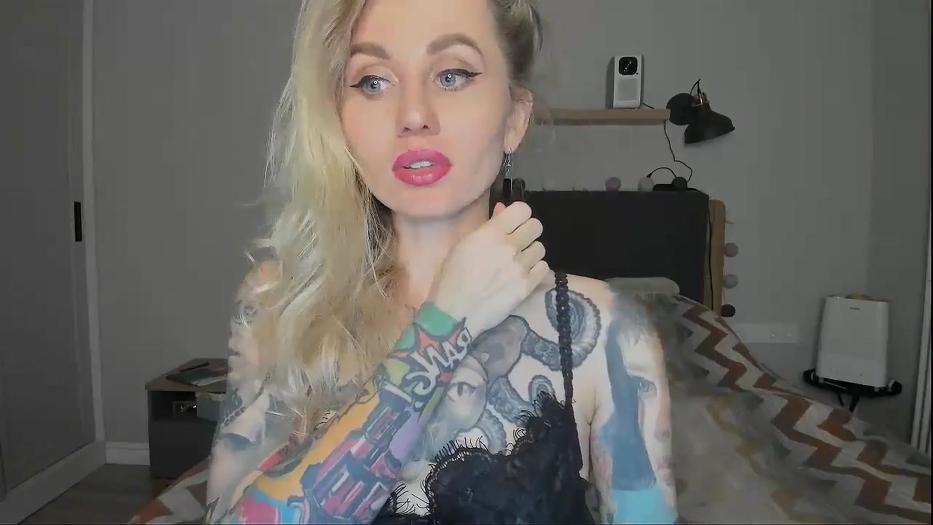Gallery image thumbnail from Alexa_Smithhh's myfreecams stream on, 10/07/2024, 18:16 image 7 of 20