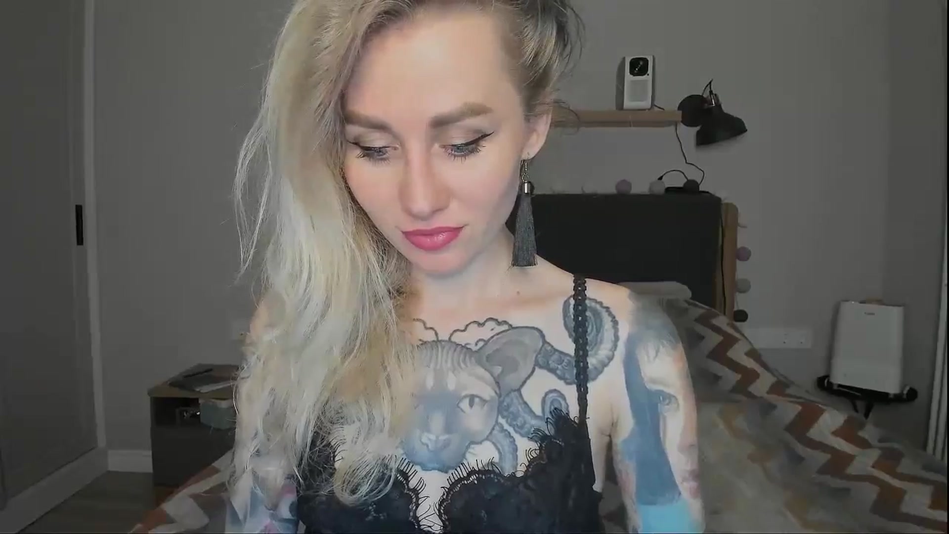 Gallery image thumbnail from Alexa_Smithhh's myfreecams stream on, 10/07/2024, 18:16 image 4 of 20