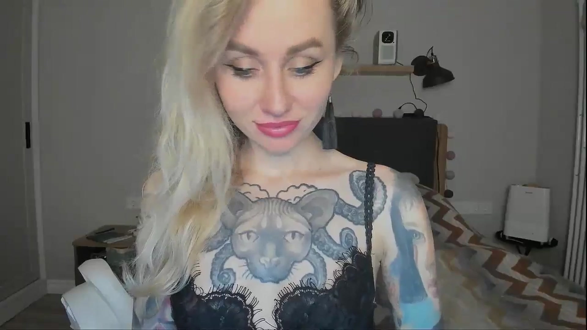 Gallery image thumbnail from Alexa_Smithhh's myfreecams stream on, 10/07/2024, 18:16 image 12 of 20