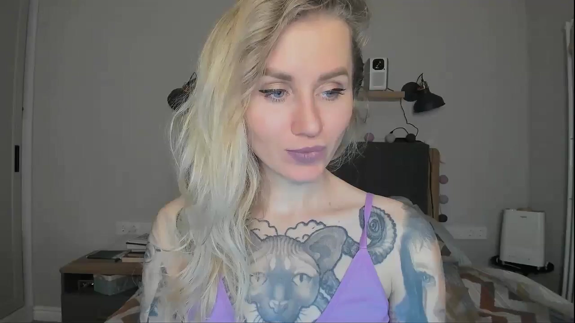 Gallery image thumbnail from Alexa_Smithhh's myfreecams stream on, 10/08/2024, 19:41 image 7 of 20