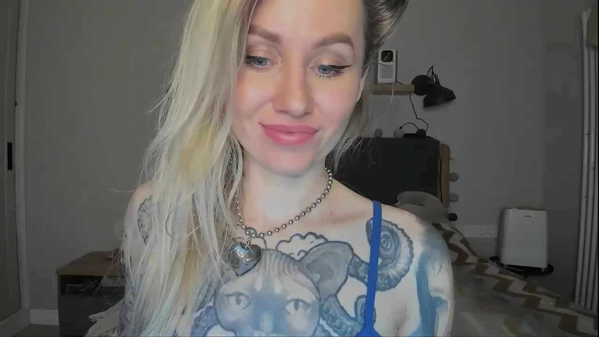 Gallery image thumbnail from Alexa_Smithhh's myfreecams stream on, 10/13/2024, 19:23 image 16 of 20
