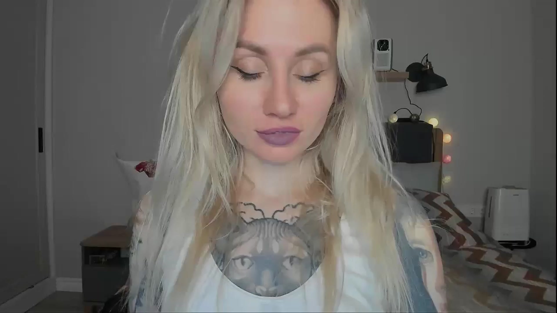 Gallery image thumbnail from Alexa_Smithhh's myfreecams stream on, 10/17/2024, 19:22 image 16 of 20