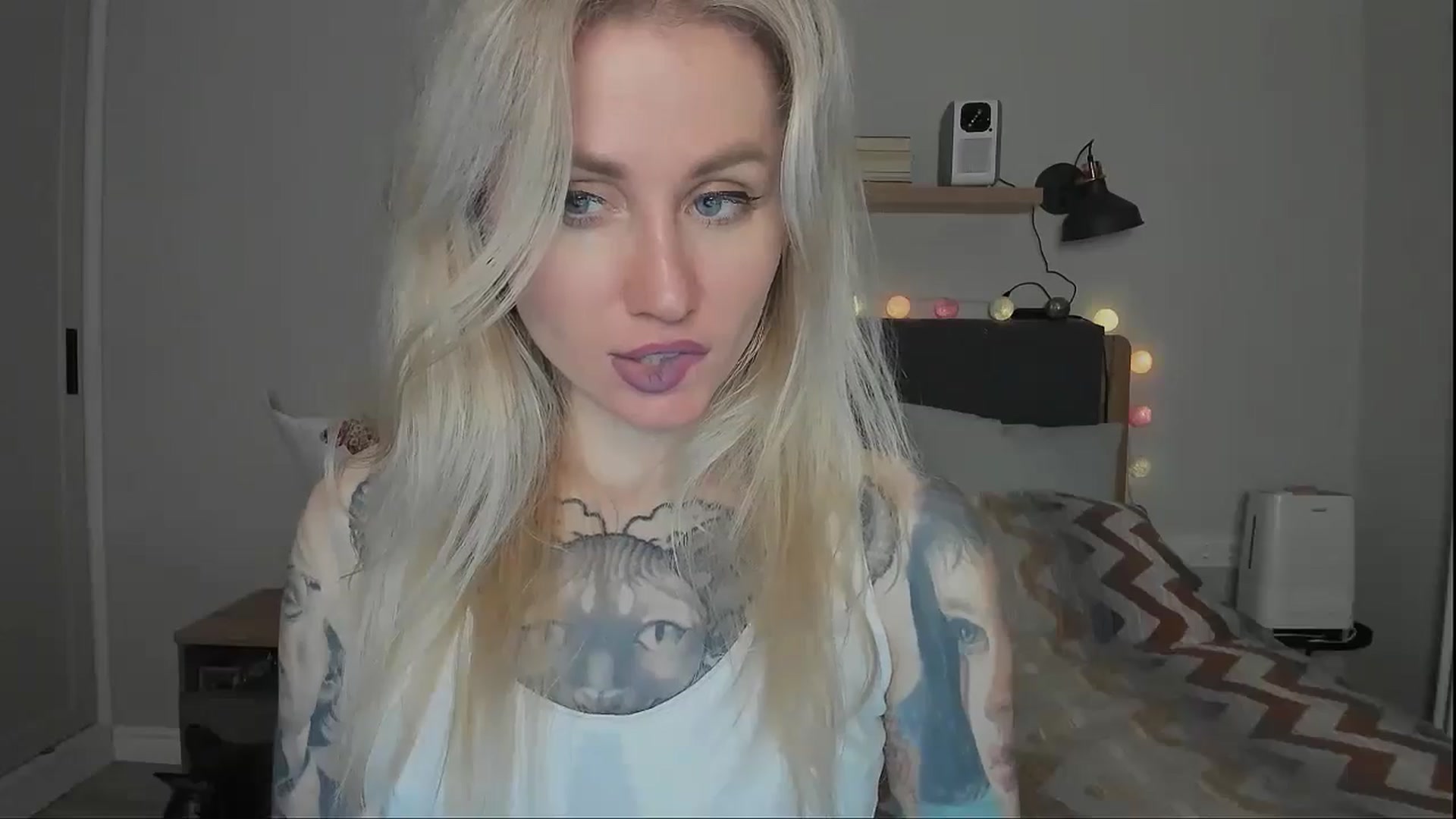Gallery image thumbnail from Alexa_Smithhh's myfreecams stream on, 10/17/2024, 19:22 image 14 of 20