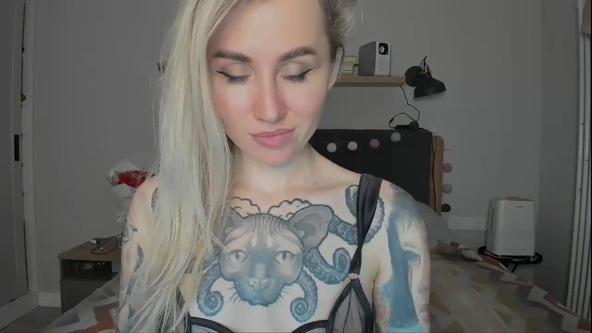 Gallery image thumbnail from Alexa_Smithhh's myfreecams stream on, 10/21/2024, 19:06 image 19 of 20
