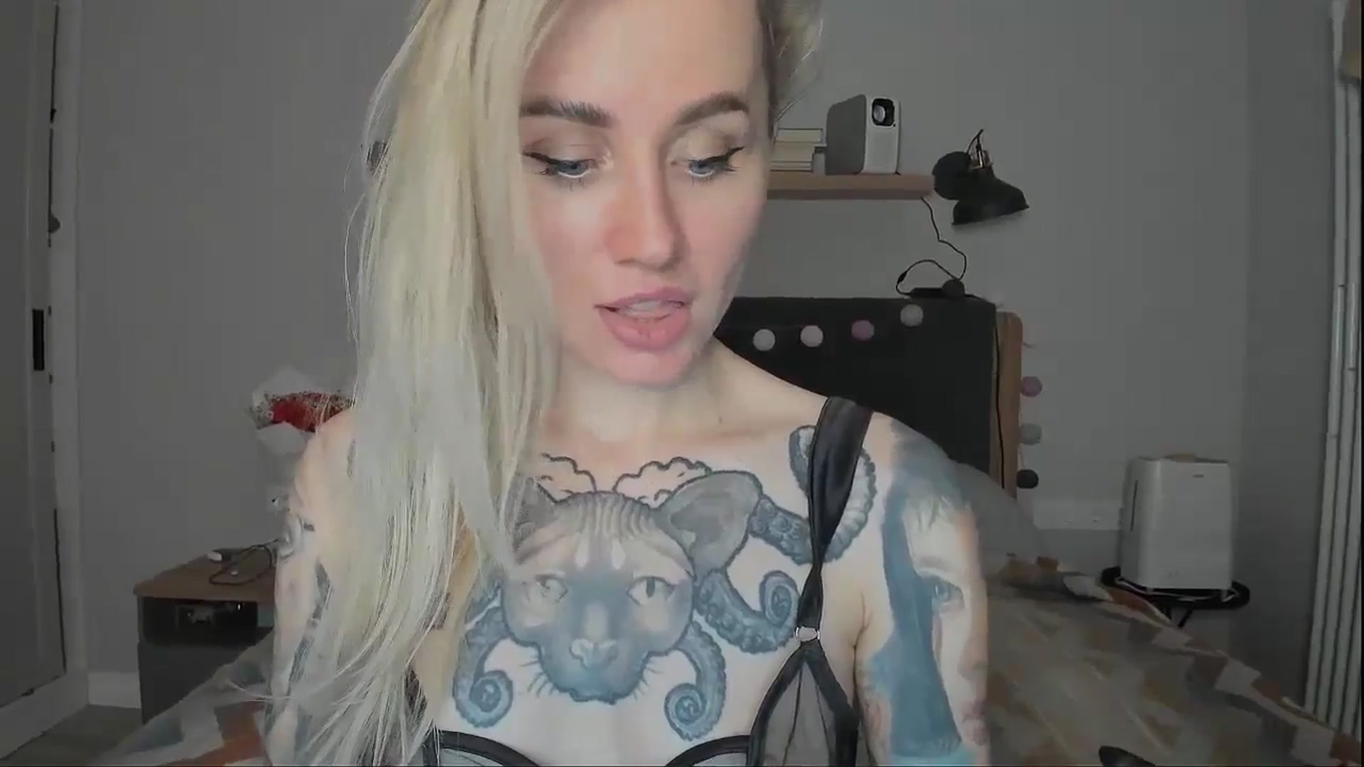 Gallery image thumbnail from Alexa_Smithhh's myfreecams stream on, 10/21/2024, 19:06 image 18 of 20