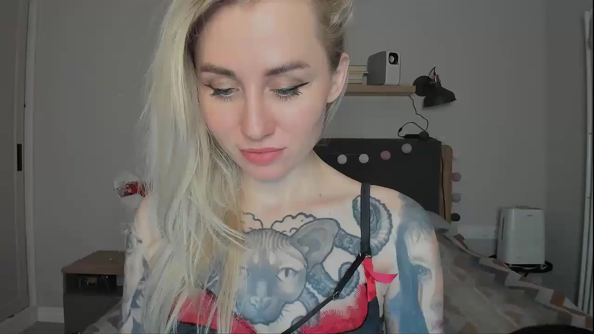 Gallery image thumbnail from Alexa_Smithhh's myfreecams stream on, 10/22/2024, 18:00 image 8 of 20