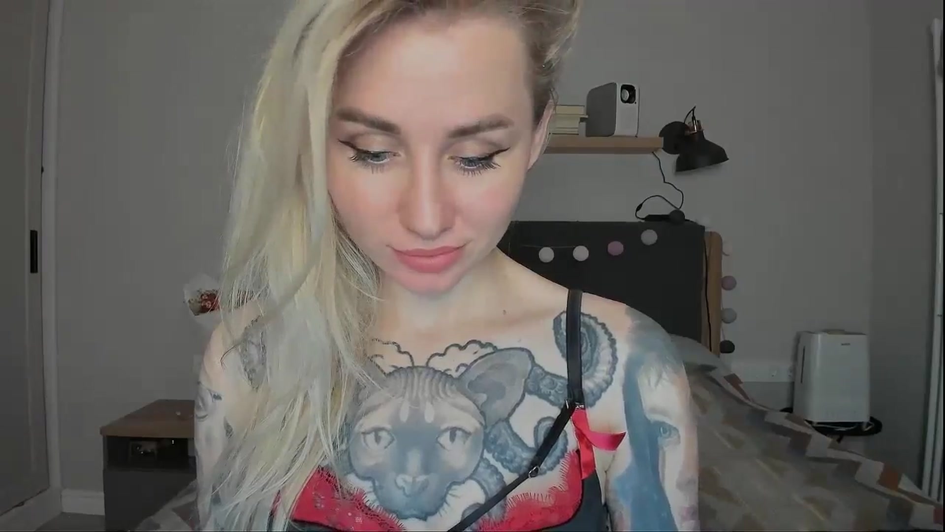 Gallery image thumbnail from Alexa_Smithhh's myfreecams stream on, 10/22/2024, 18:00 image 18 of 20