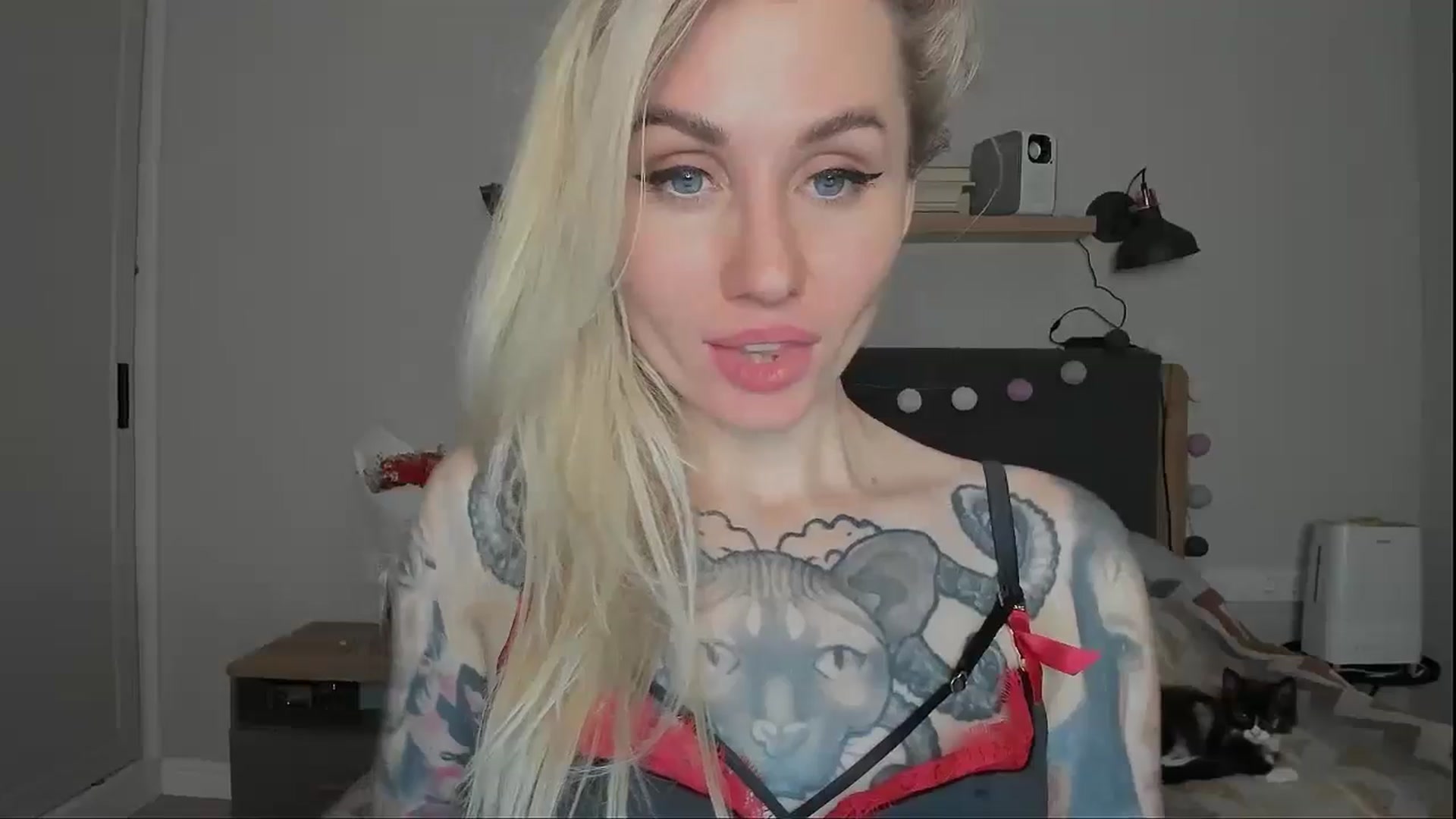 Gallery image thumbnail from Alexa_Smithhh's myfreecams stream on, 10/22/2024, 20:56 image 10 of 20