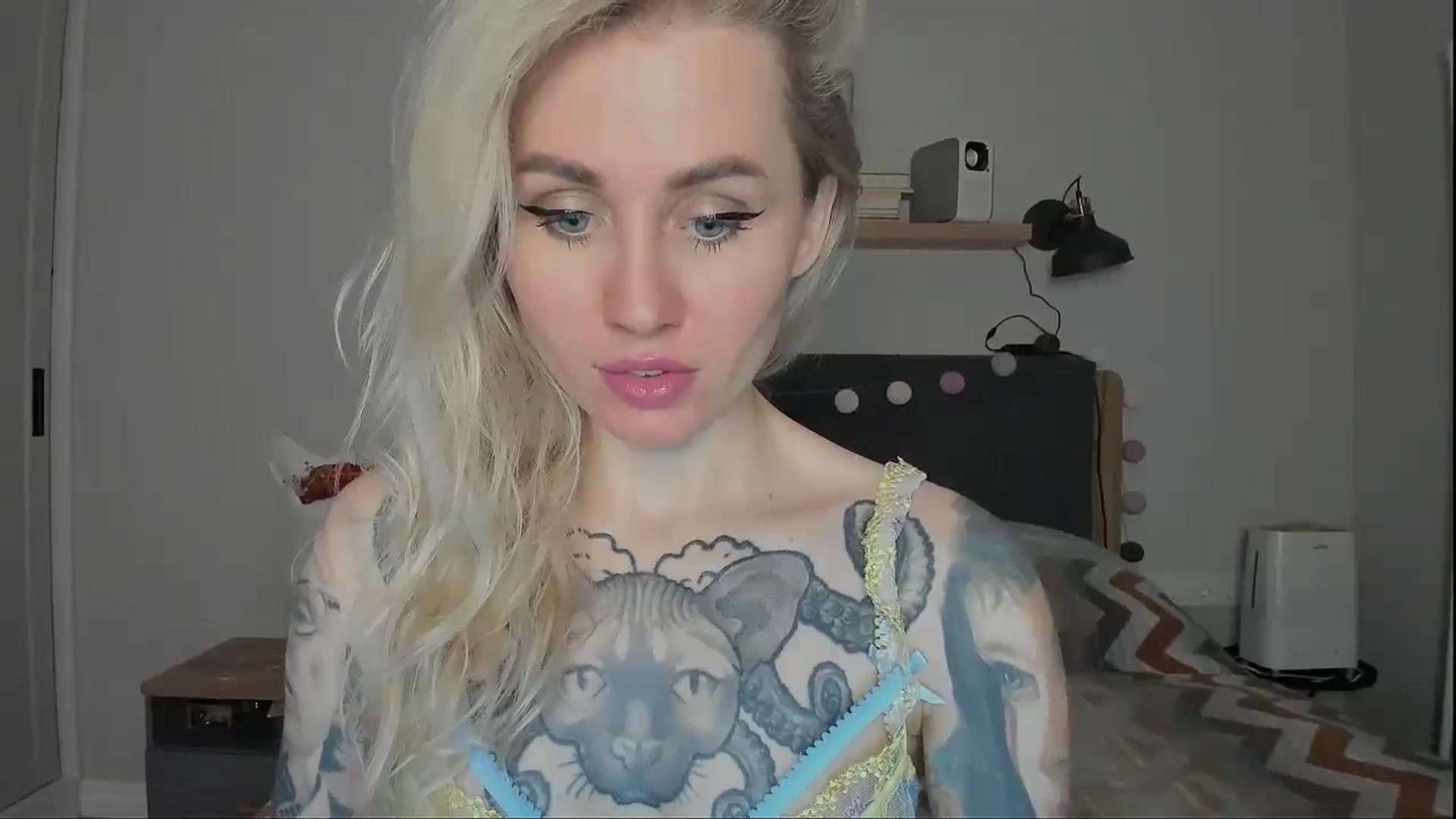 Gallery image thumbnail from Alexa_Smithhh's myfreecams stream on, 10/25/2024, 18:18 image 15 of 20