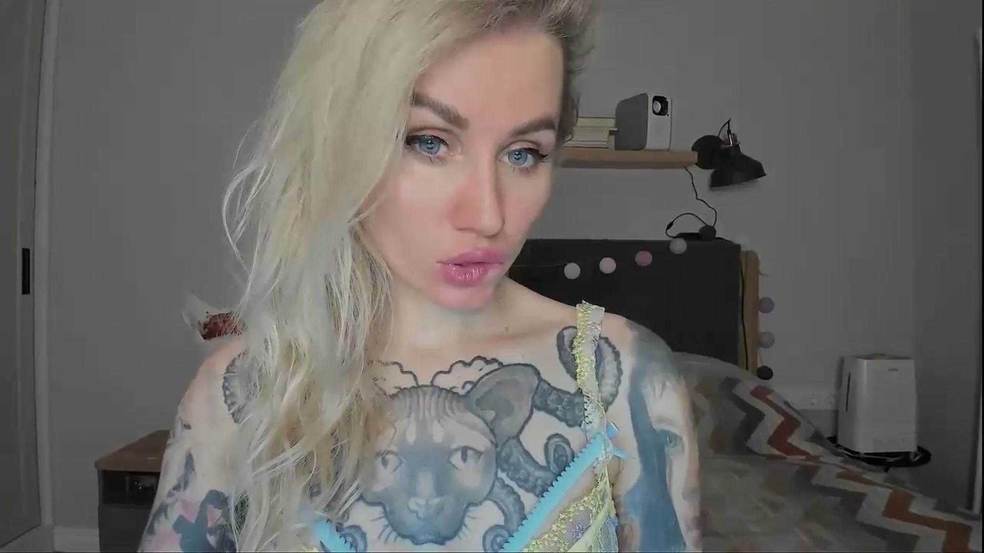 Gallery image thumbnail from Alexa_Smithhh's myfreecams stream on, 10/25/2024, 18:18 image 14 of 20