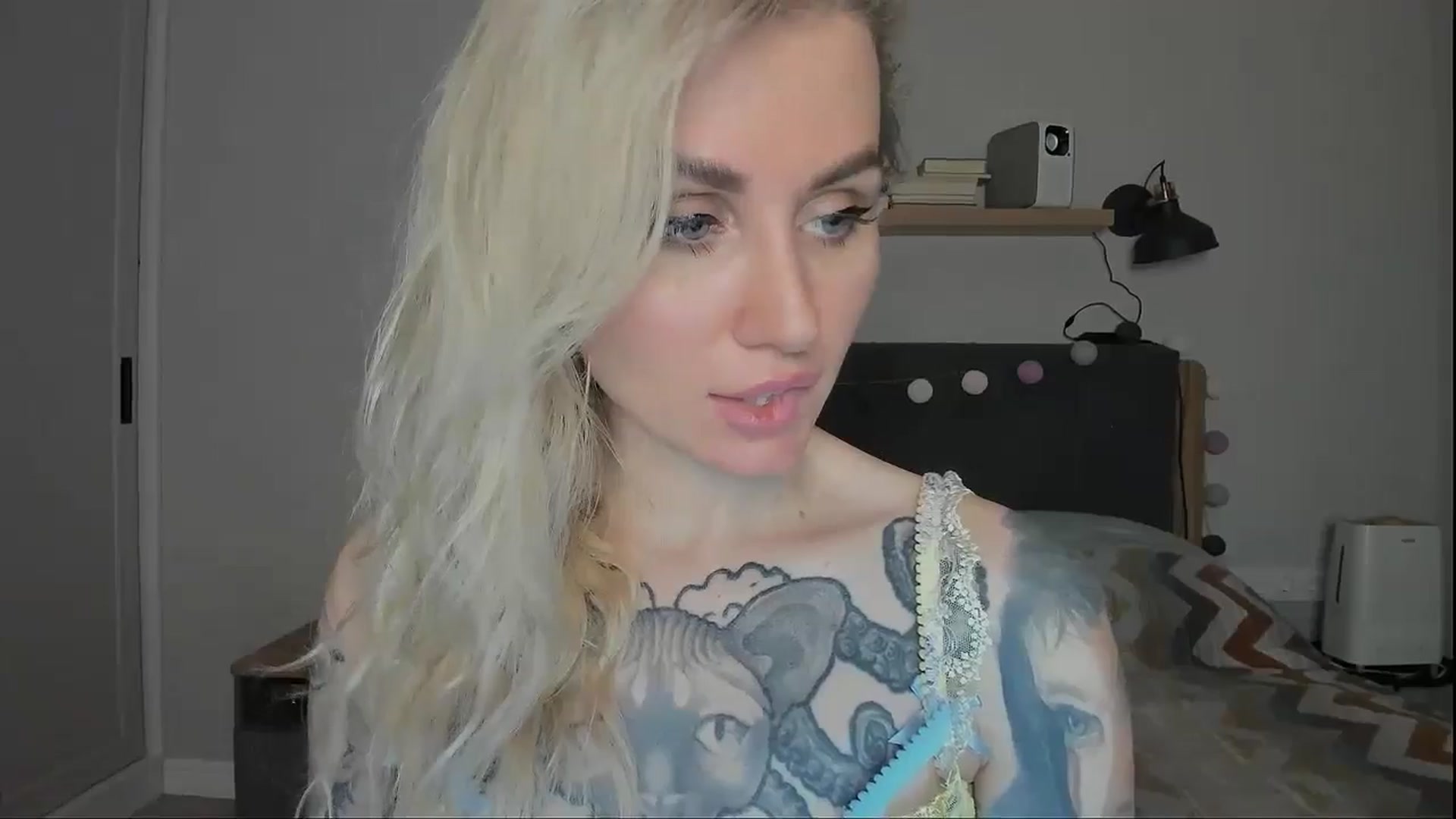 Gallery image thumbnail from Alexa_Smithhh's myfreecams stream on, 10/25/2024, 20:48 image 17 of 20