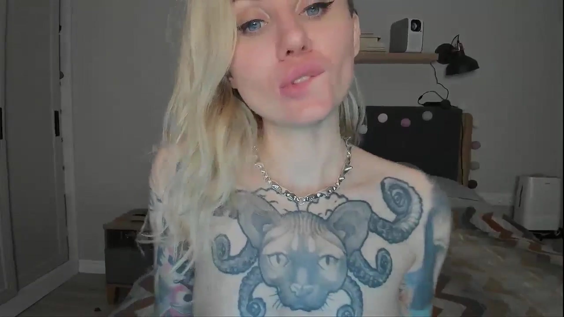 Gallery image thumbnail from Alexa_Smithhh's myfreecams stream on, 10/27/2024, 21:25 image 14 of 20