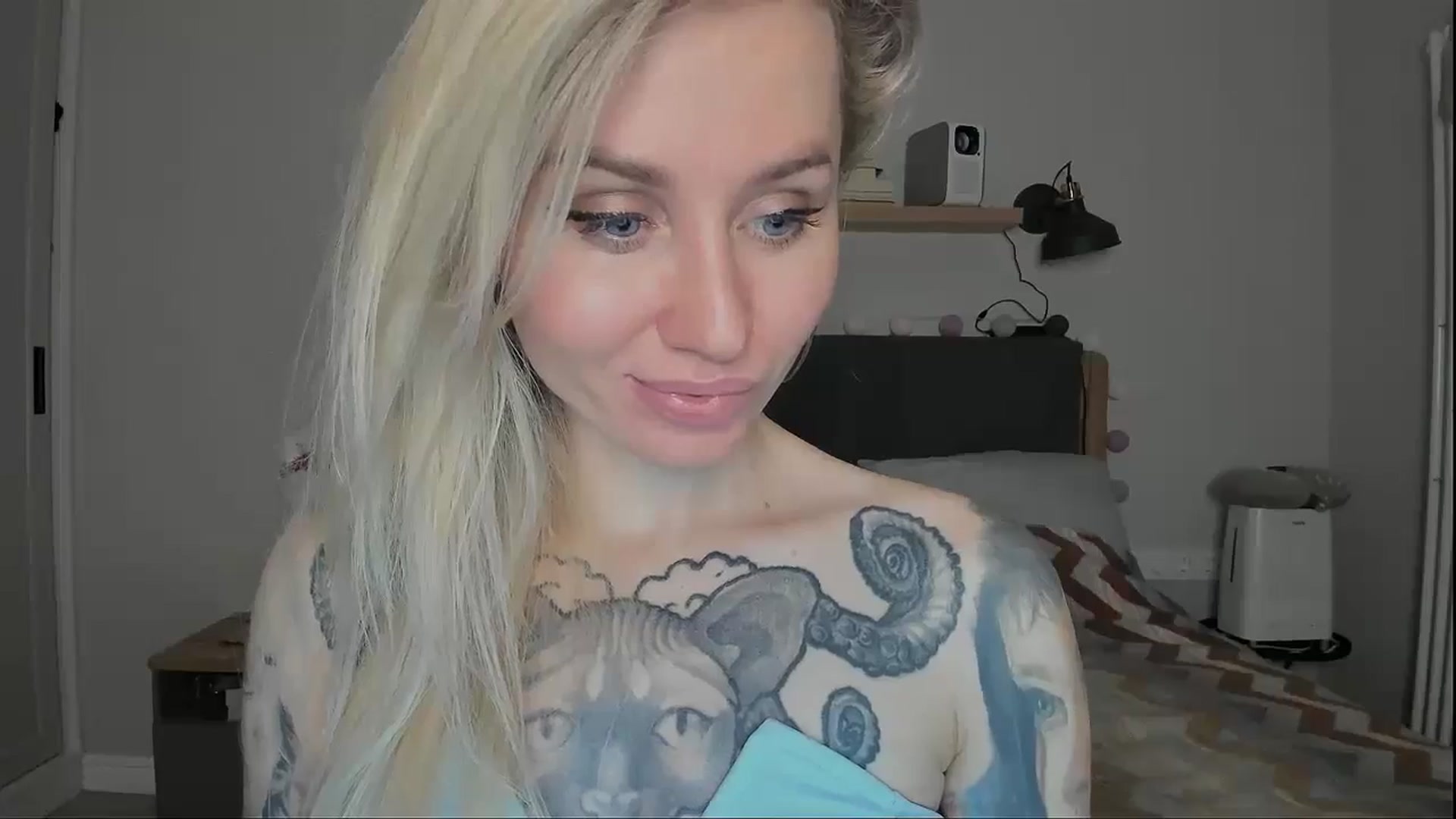 Gallery image thumbnail from Alexa_Smithhh's myfreecams stream on, 10/31/2024, 20:04 image 18 of 20