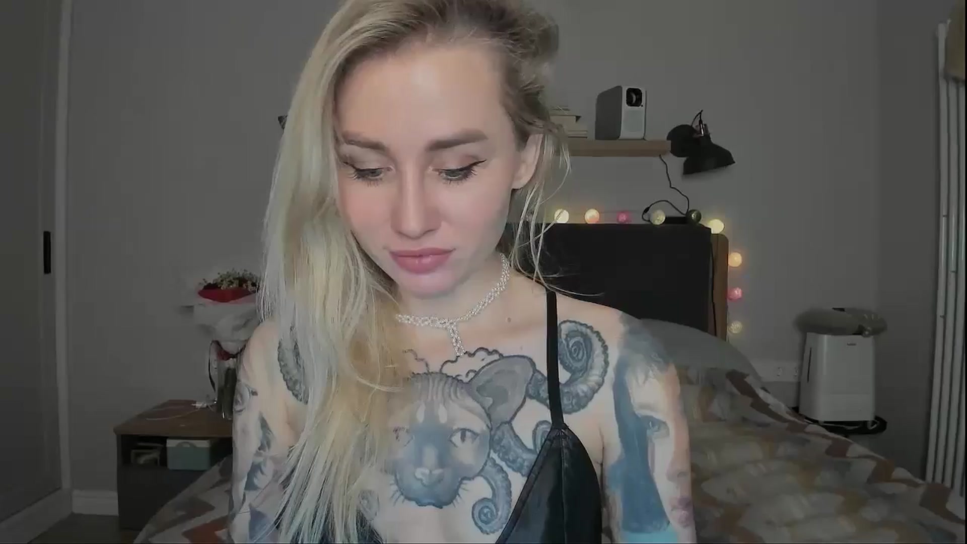 Gallery image thumbnail from Alexa_Smithhh's myfreecams stream on, 11/10/2024, 20:03 image 1 of 20