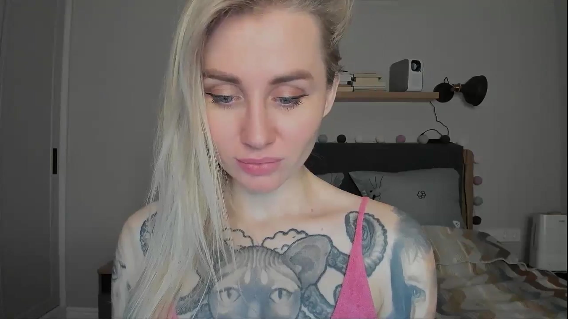 Gallery image thumbnail from Alexa_Smithhh's myfreecams stream on, 11/15/2024, 20:06 image 17 of 20