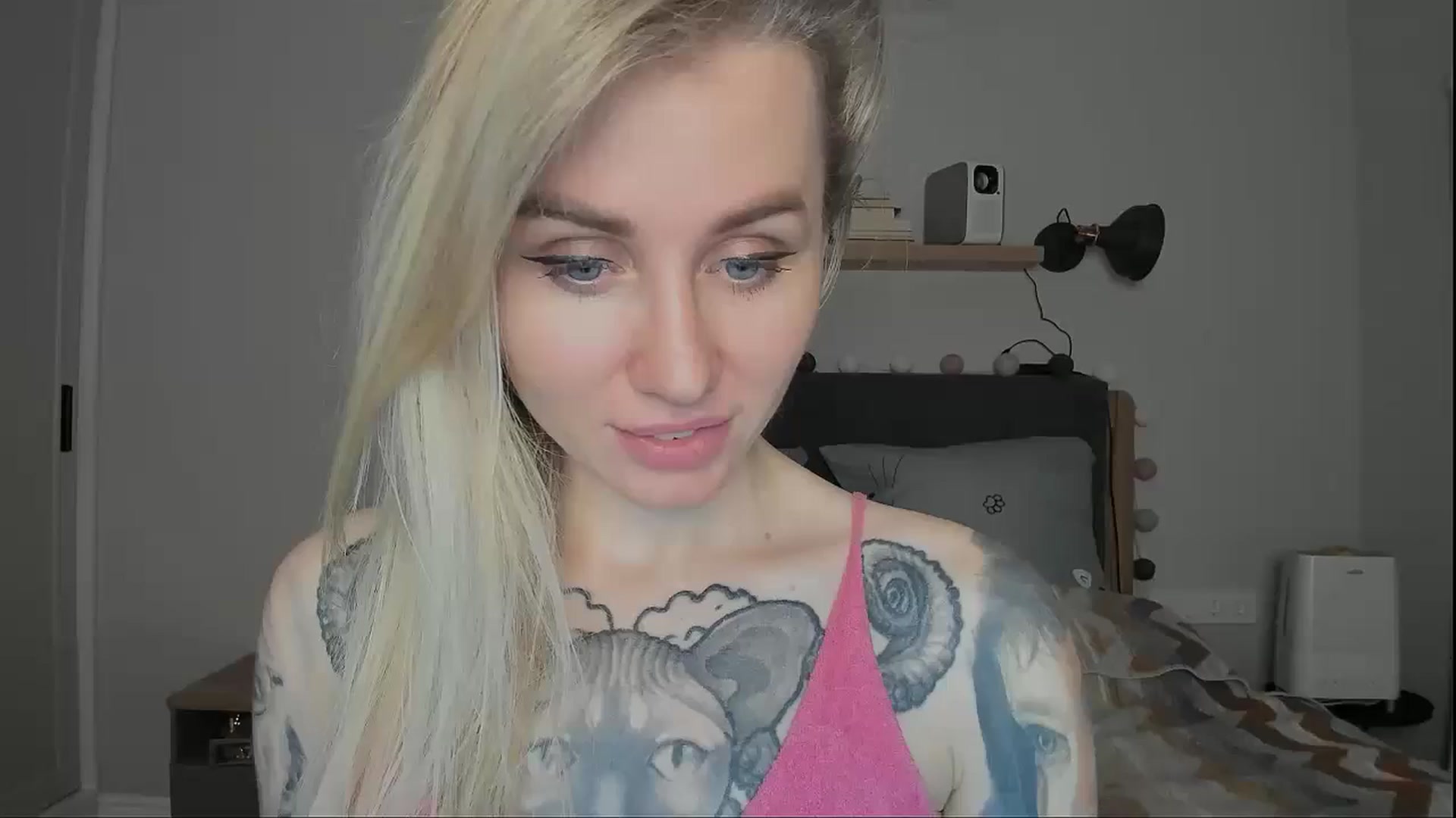 Gallery image thumbnail from Alexa_Smithhh's myfreecams stream on, 11/15/2024, 21:34 image 7 of 20