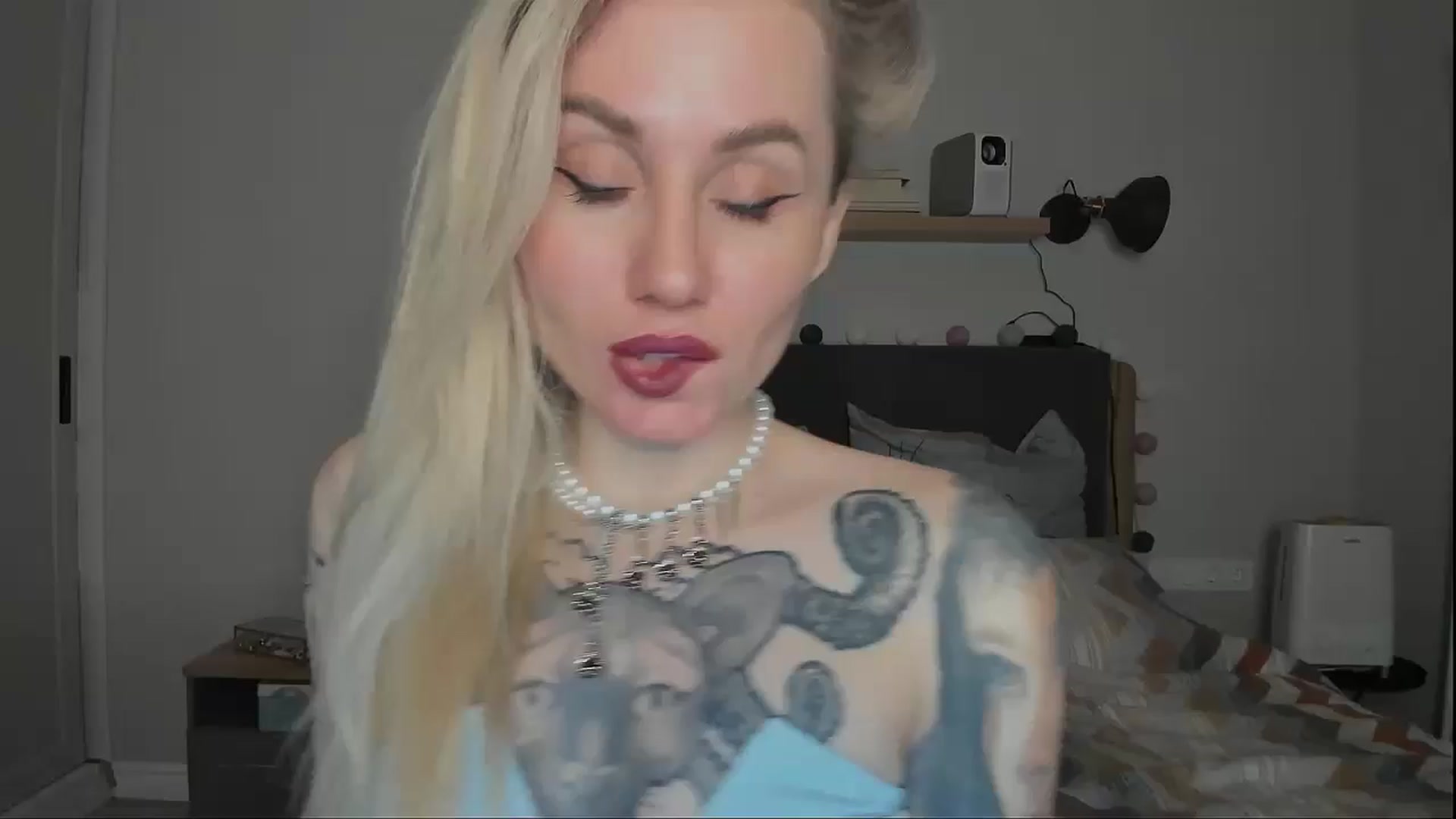 Gallery image thumbnail from Alexa_Smithhh's myfreecams stream on, 11/17/2024, 21:09 image 14 of 20