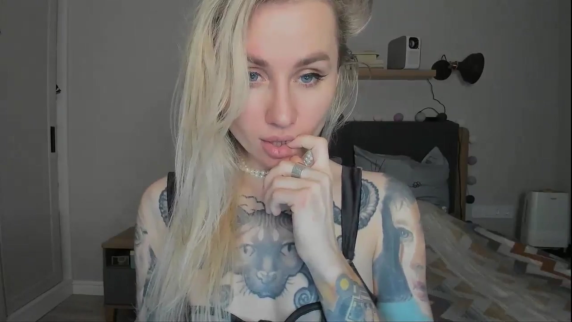 Gallery image thumbnail from Alexa_Smithhh's myfreecams stream on, 11/18/2024, 19:44 image 12 of 20