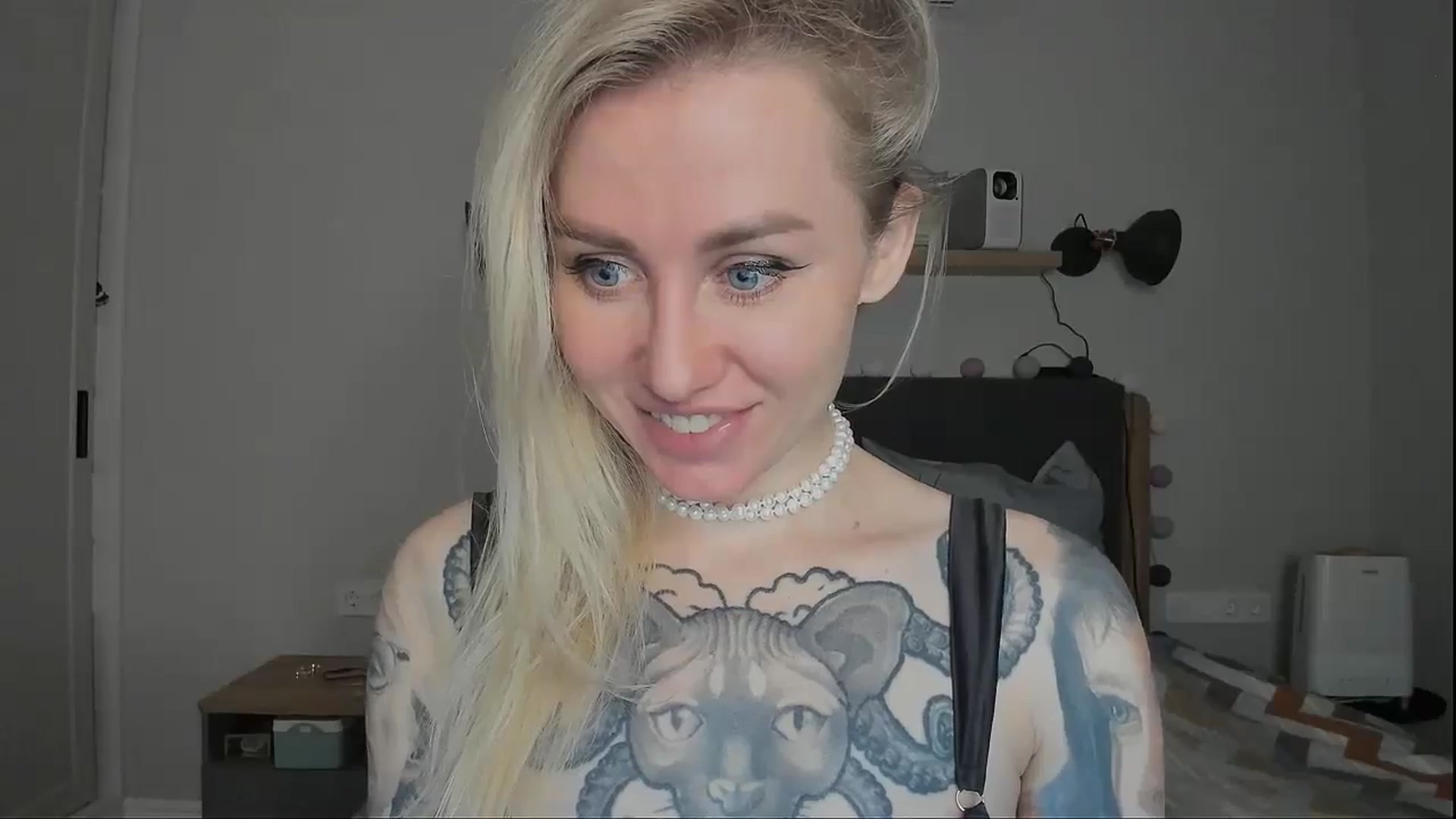 Gallery image thumbnail from Alexa_Smithhh's myfreecams stream on, 11/18/2024, 19:44 image 8 of 20