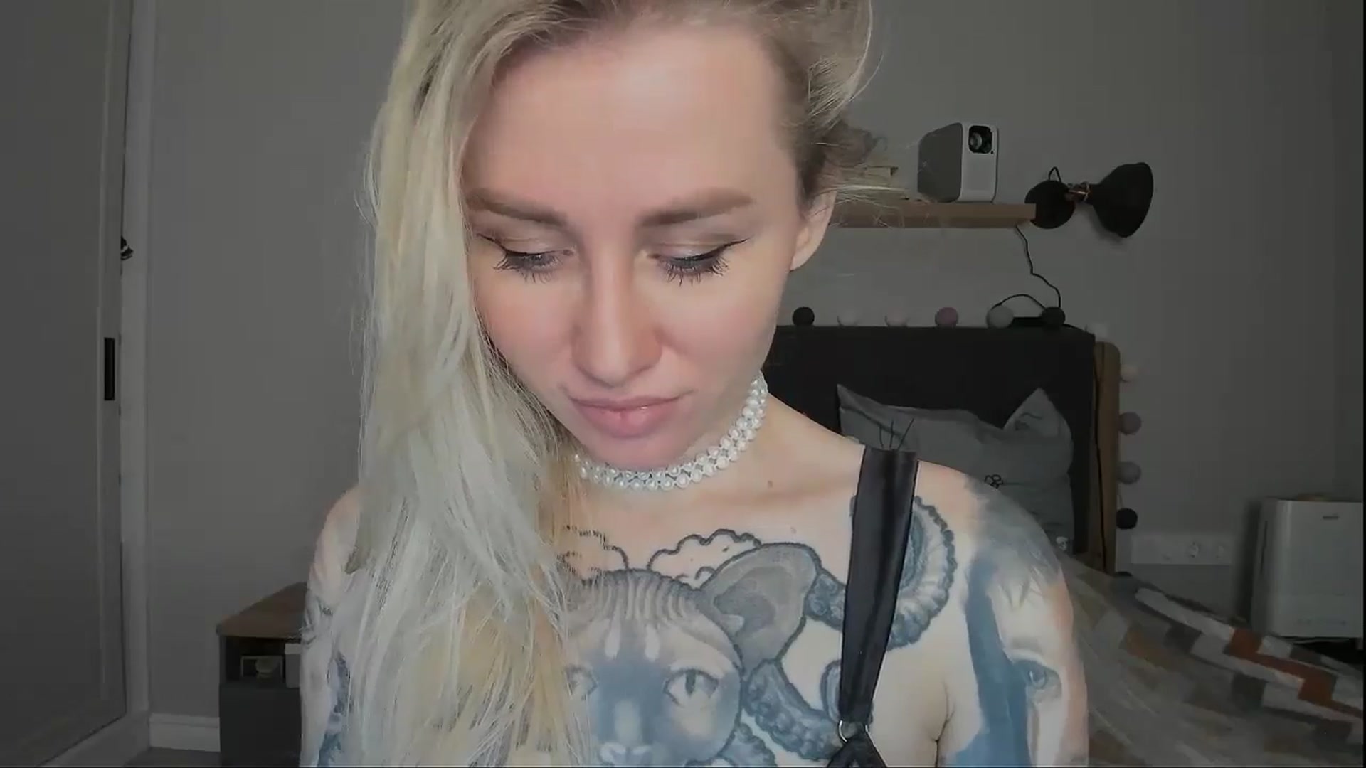 Gallery image thumbnail from Alexa_Smithhh's myfreecams stream on, 11/18/2024, 19:44 image 17 of 20