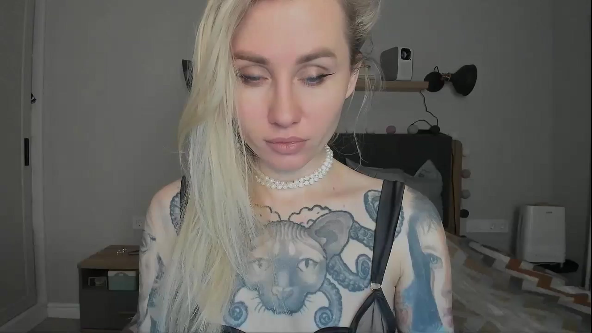 Gallery image thumbnail from Alexa_Smithhh's myfreecams stream on, 11/18/2024, 19:44 image 1 of 20