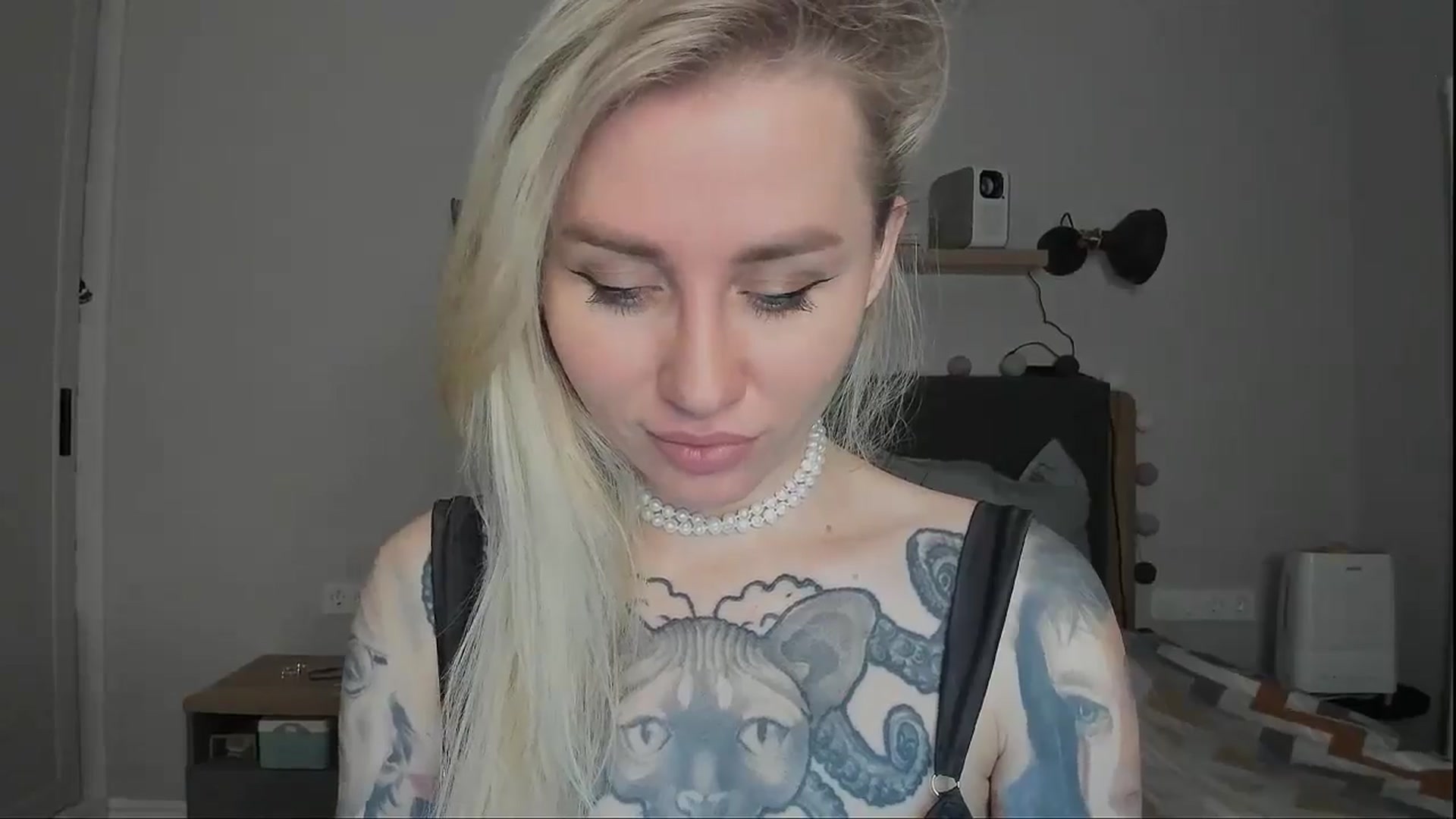 Gallery image thumbnail from Alexa_Smithhh's myfreecams stream on, 11/18/2024, 19:44 image 5 of 20