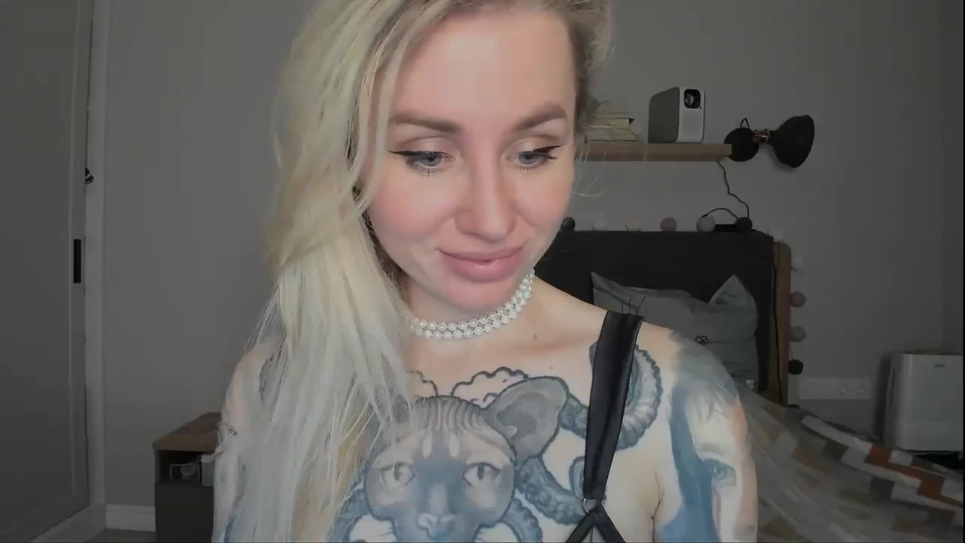 Gallery image thumbnail from Alexa_Smithhh's myfreecams stream on, 11/18/2024, 19:44 image 18 of 20