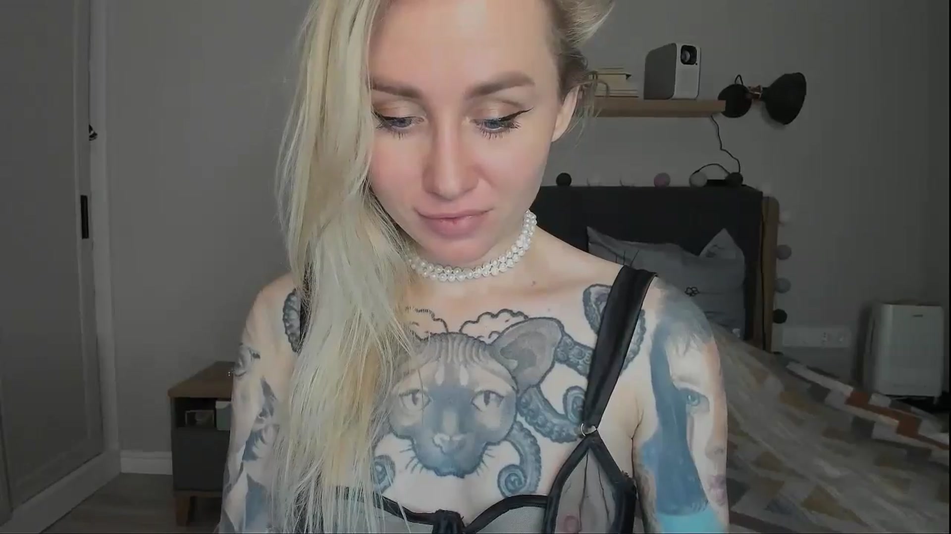 Gallery image thumbnail from Alexa_Smithhh's myfreecams stream on, 11/18/2024, 19:44 image 10 of 20