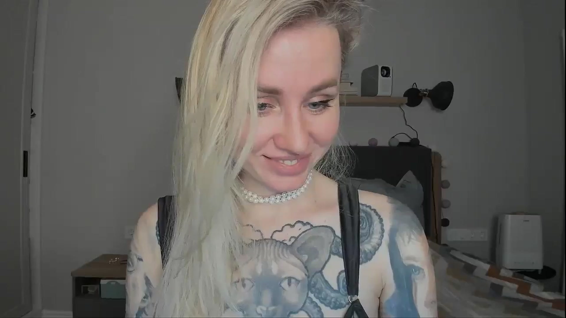 Gallery image thumbnail from Alexa_Smithhh's myfreecams stream on, 11/18/2024, 19:44 image 6 of 20