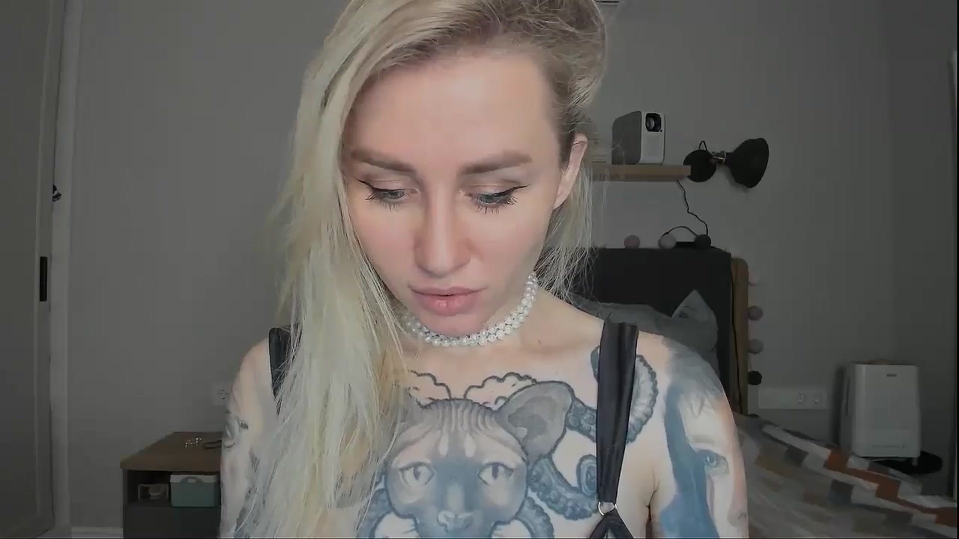 Gallery image thumbnail from Alexa_Smithhh's myfreecams stream on, 11/18/2024, 19:44 image 7 of 20