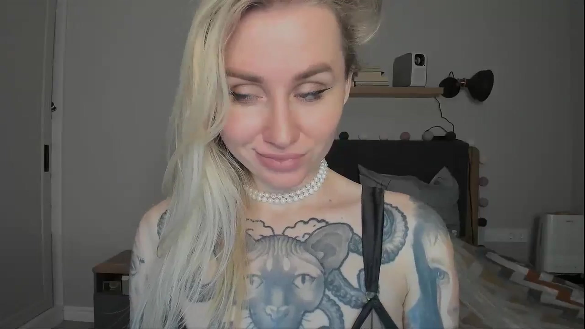 Gallery image thumbnail from Alexa_Smithhh's myfreecams stream on, 11/18/2024, 19:44 image 16 of 20