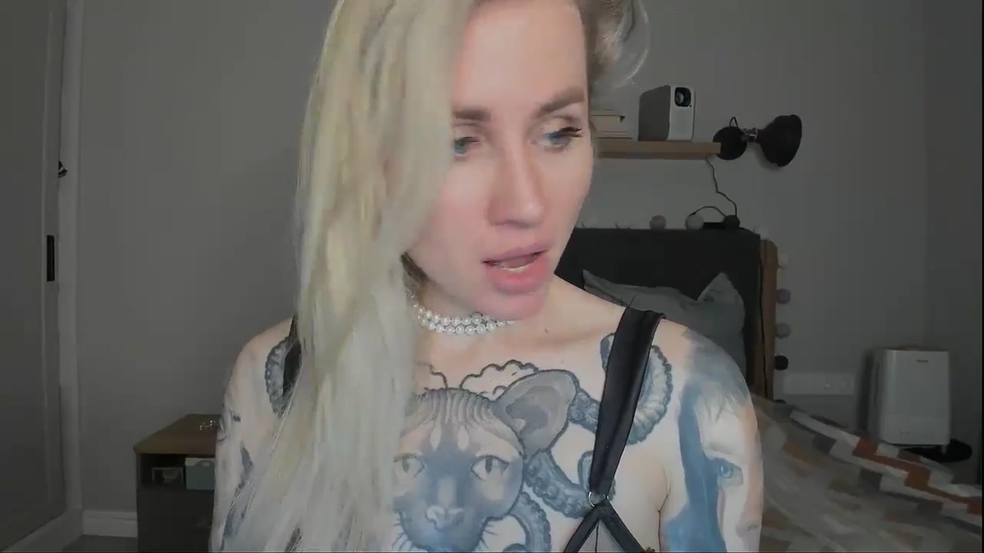 Gallery image thumbnail from Alexa_Smithhh's myfreecams stream on, 11/18/2024, 20:17 image 18 of 20