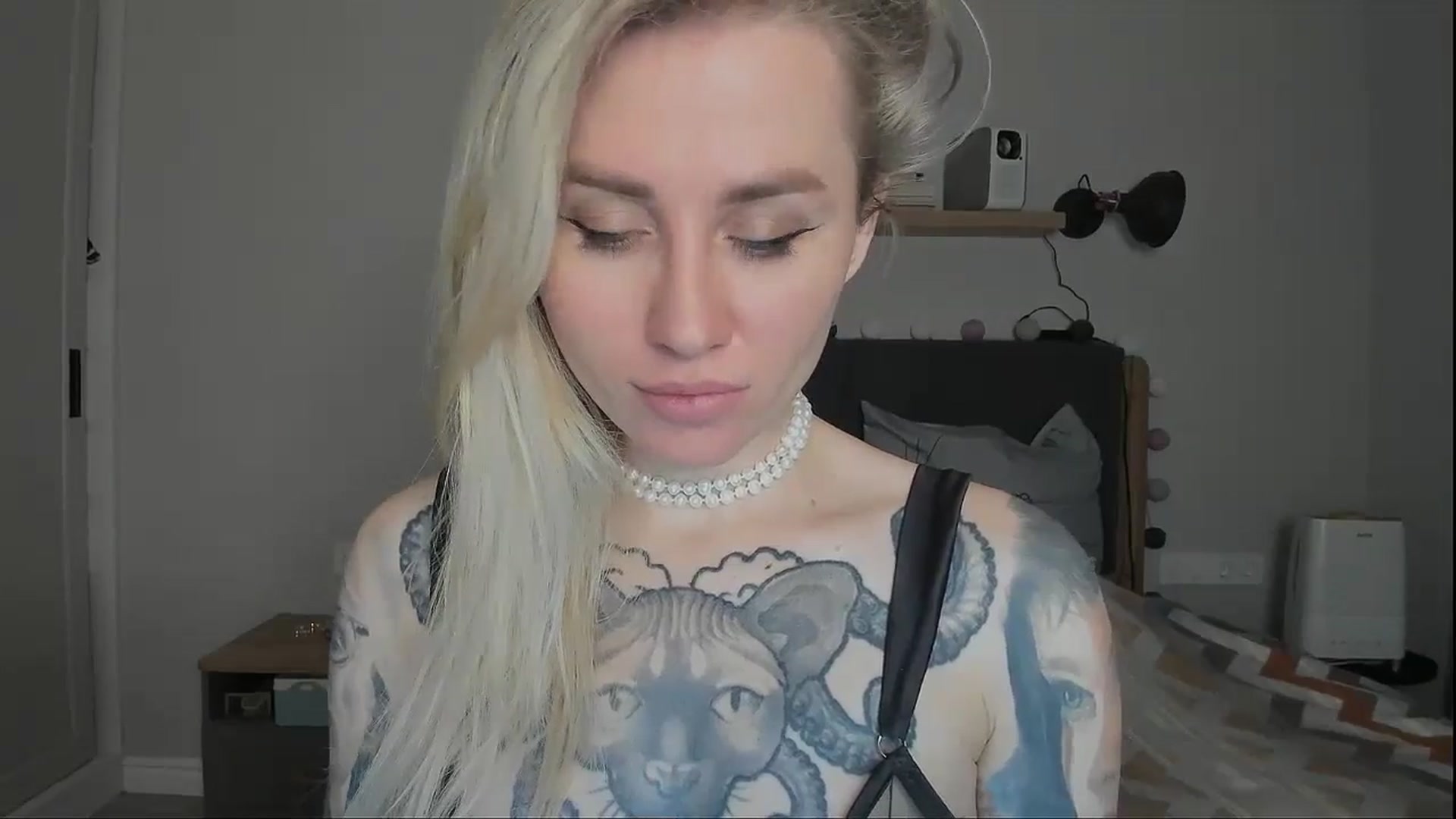 Gallery image thumbnail from Alexa_Smithhh's myfreecams stream on, 11/18/2024, 20:17 image 16 of 20