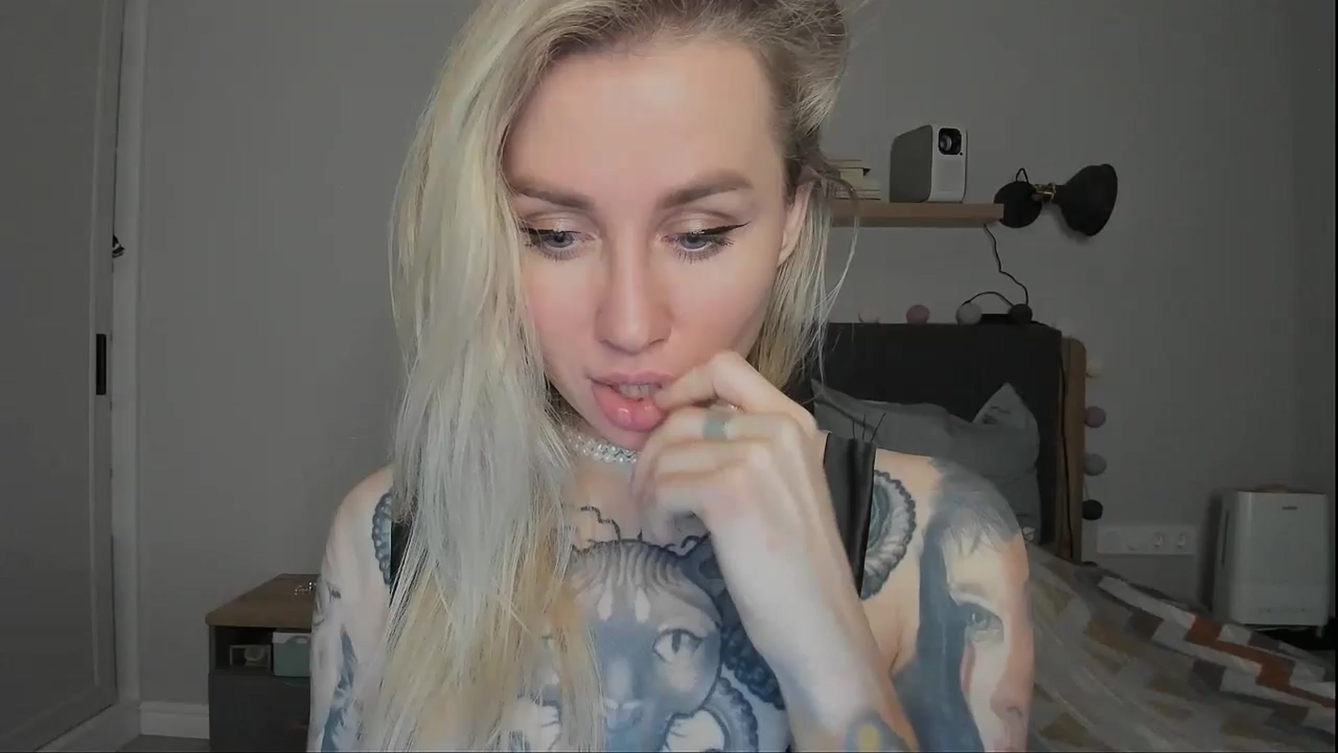 Gallery image thumbnail from Alexa_Smithhh's myfreecams stream on, 11/18/2024, 20:17 image 1 of 20