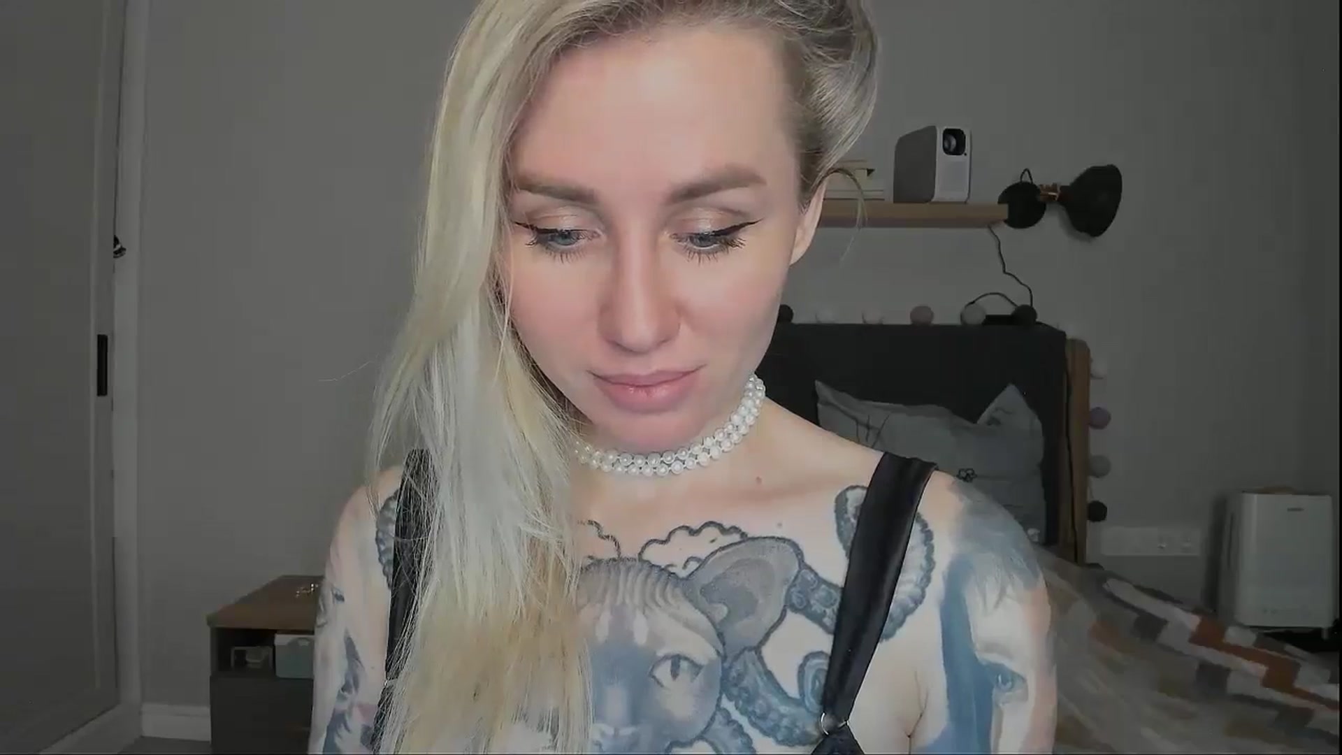 Gallery image thumbnail from Alexa_Smithhh's myfreecams stream on, 11/18/2024, 20:17 image 7 of 20