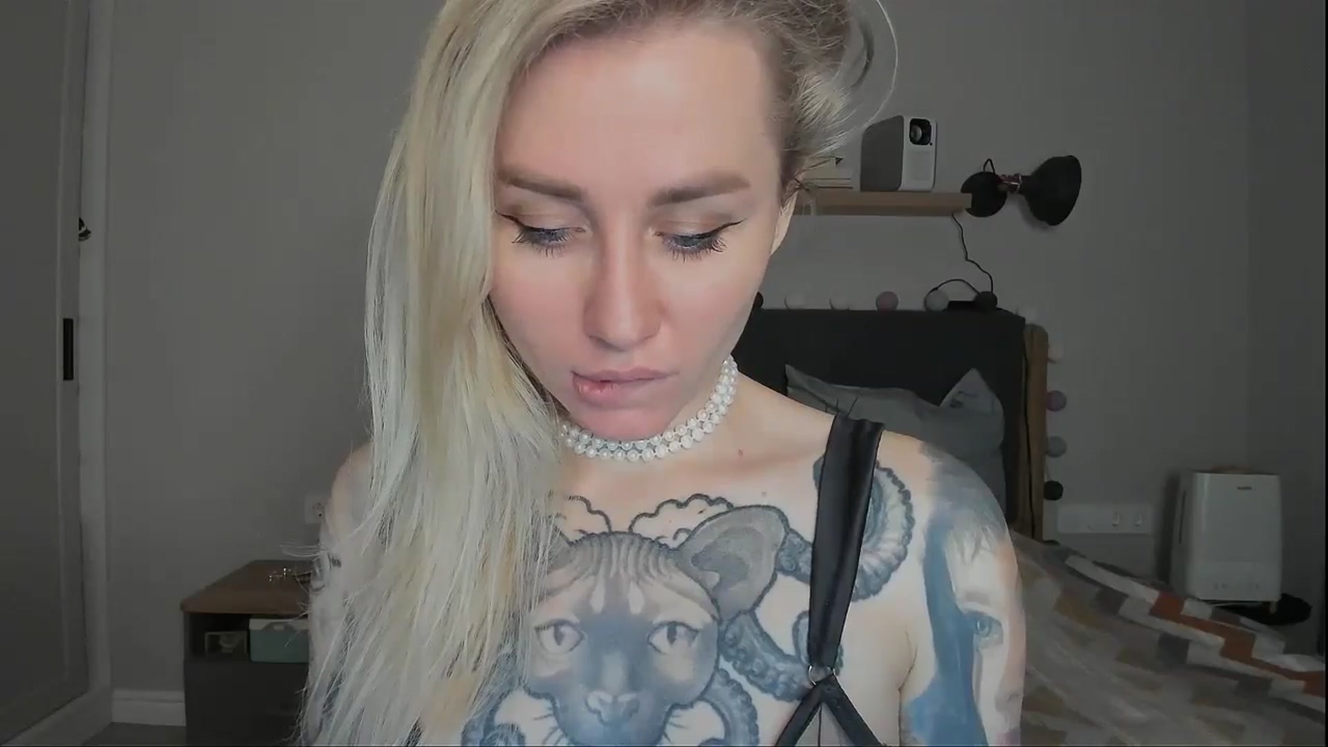 Gallery image thumbnail from Alexa_Smithhh's myfreecams stream on, 11/18/2024, 20:17 image 15 of 20